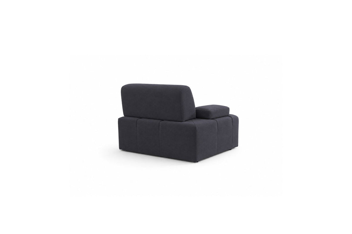 Petrolblaues 4-Sitzer Sofa Madlen mit niedrigen Kunststoffbeinen, Polyesterbezug, zwei Kissen und sichtbarem Staufach unter der Sitzfläche.
