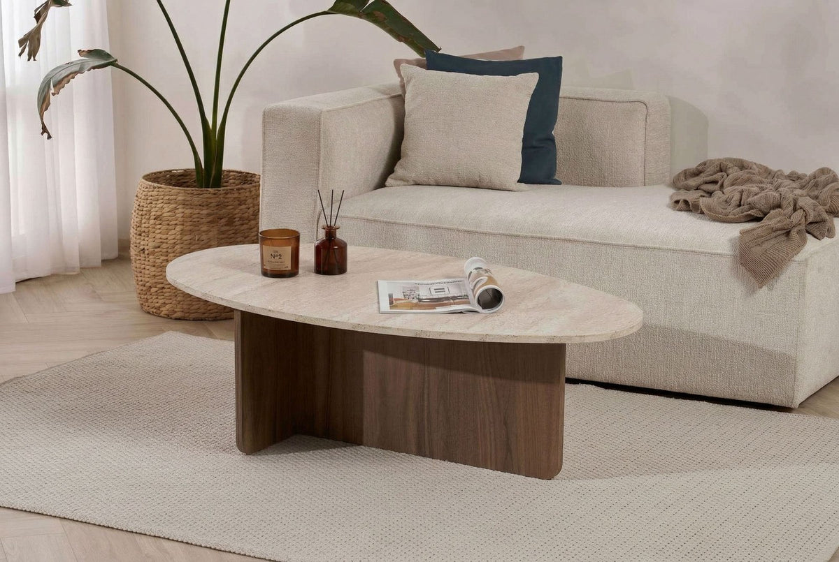 Rechteckiger Couchtisch aus melaminbeschichteter Spanplatte in Travertin-Optik mit Venezia-Nussbaum-Farbton, schlichte moderne Form.