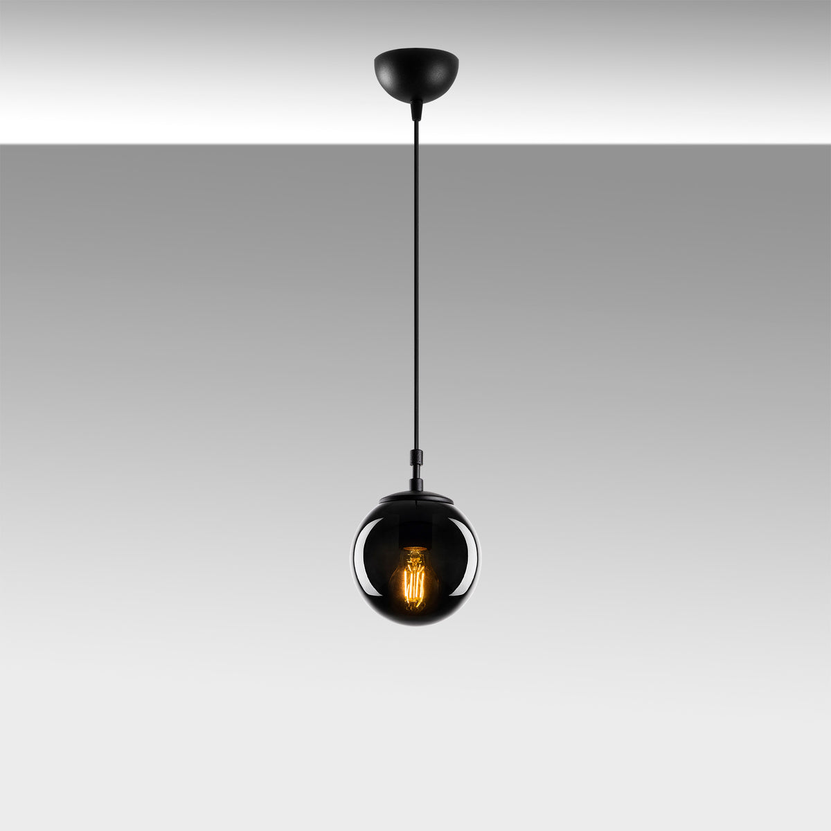 Efe Pendellampe - Schwarz
 Rauch in Schwarz / Rauch präsentiert im Onlineshop von KAQTU Design AG. Pendelleuchte ist von Opviq