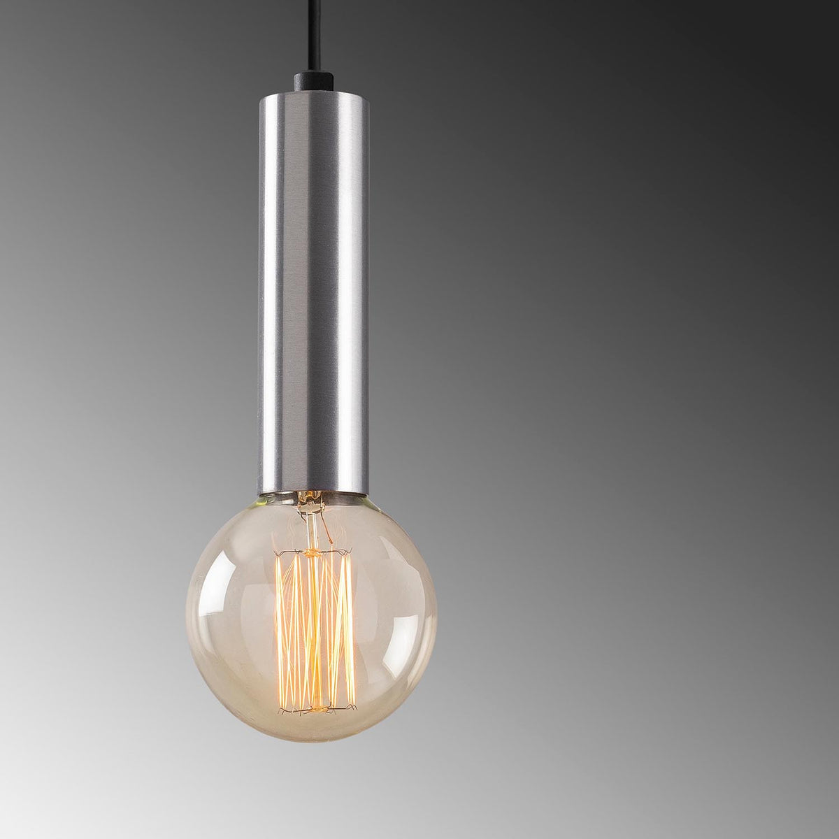 Tempo Pendellampe - Silber in Silber präsentiert im Onlineshop von KAQTU Design AG. Pendelleuchte ist von Opviq