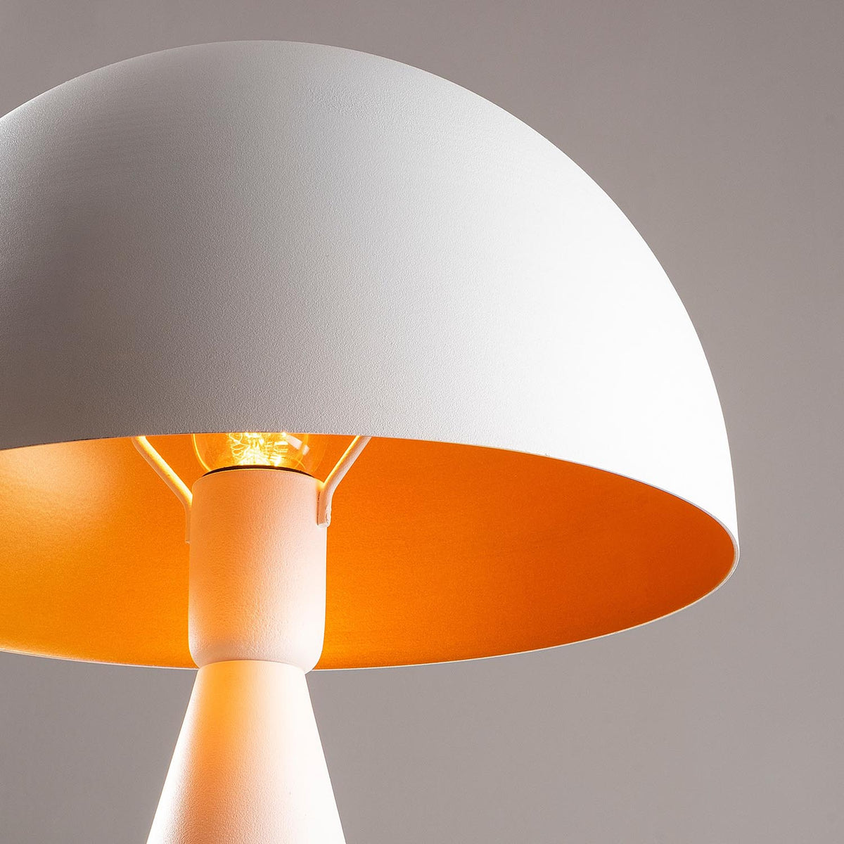 Dodo Tischleuchte - Weiss in Weiss präsentiert im Onlineshop von KAQTU Design AG. Tischleuchte ist von Opviq
