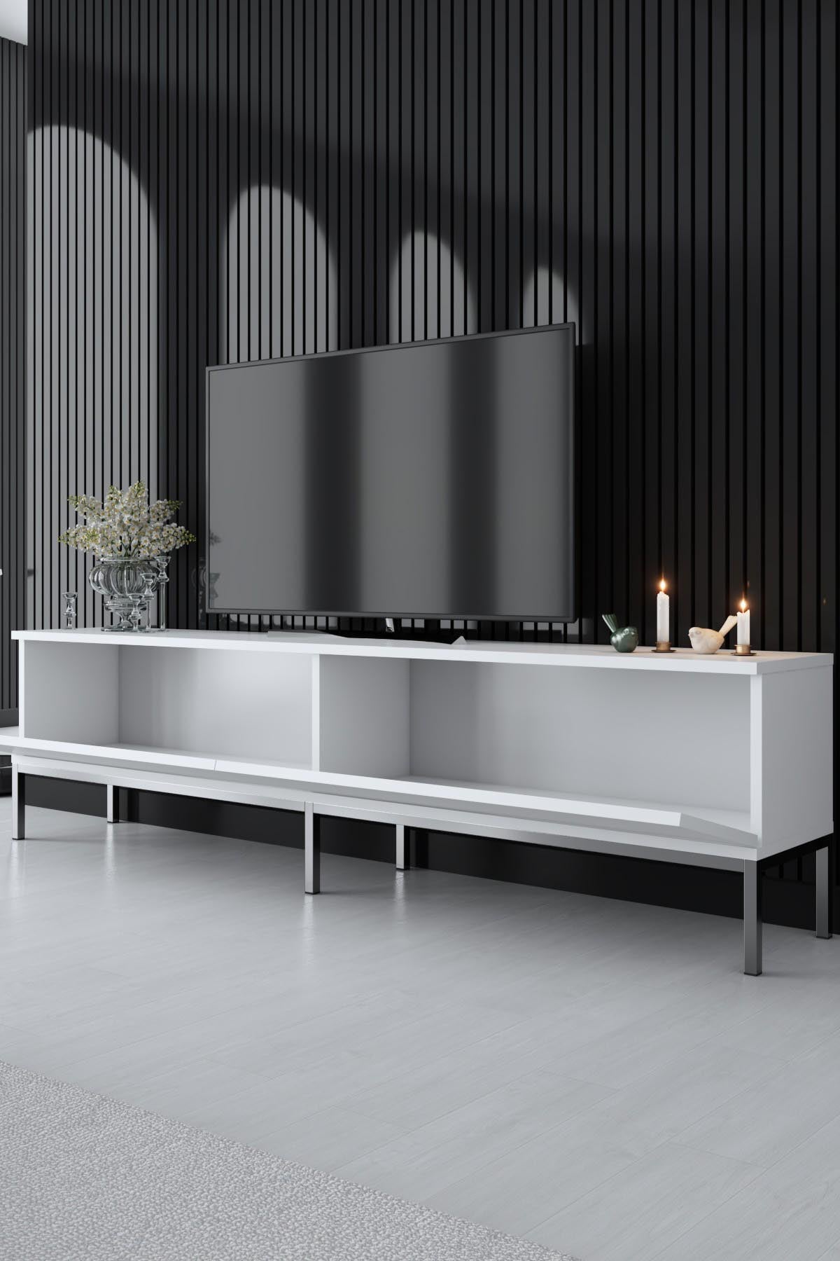 Lord - White, Silver in Weiss Silber präsentiert im Onlineshop von KAQTU Design AG. Sideboard ist von Hanah Home