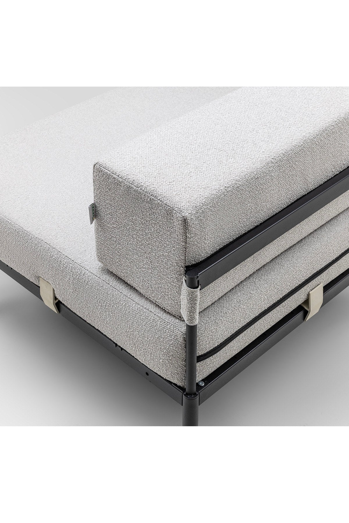 Einzelnes 1-Sitzer-Modul von Hanah Home in Schwarz/Grau mit Bouclé-Stoff, Metallbeinen und gepolsterter Rückenlehne, Masse 90x90x46 cm.