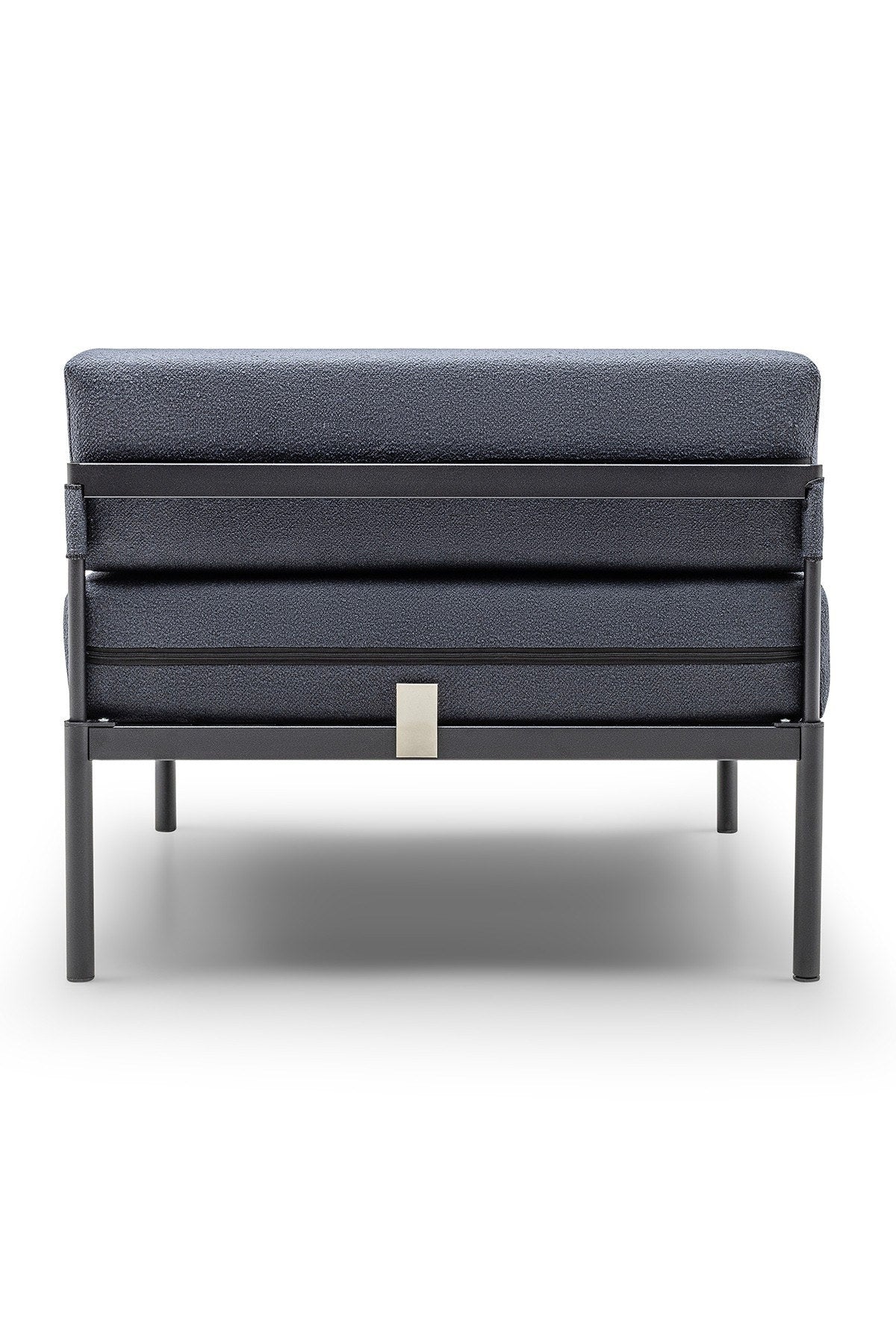 Einzelmodul-Sofasessel von Hanah Home in Schwarz und Marineblau mit Bouclé-Stoffbezug, Metallbeinen und gepolsterter Rückenlehne auf weissem Hintergrund.