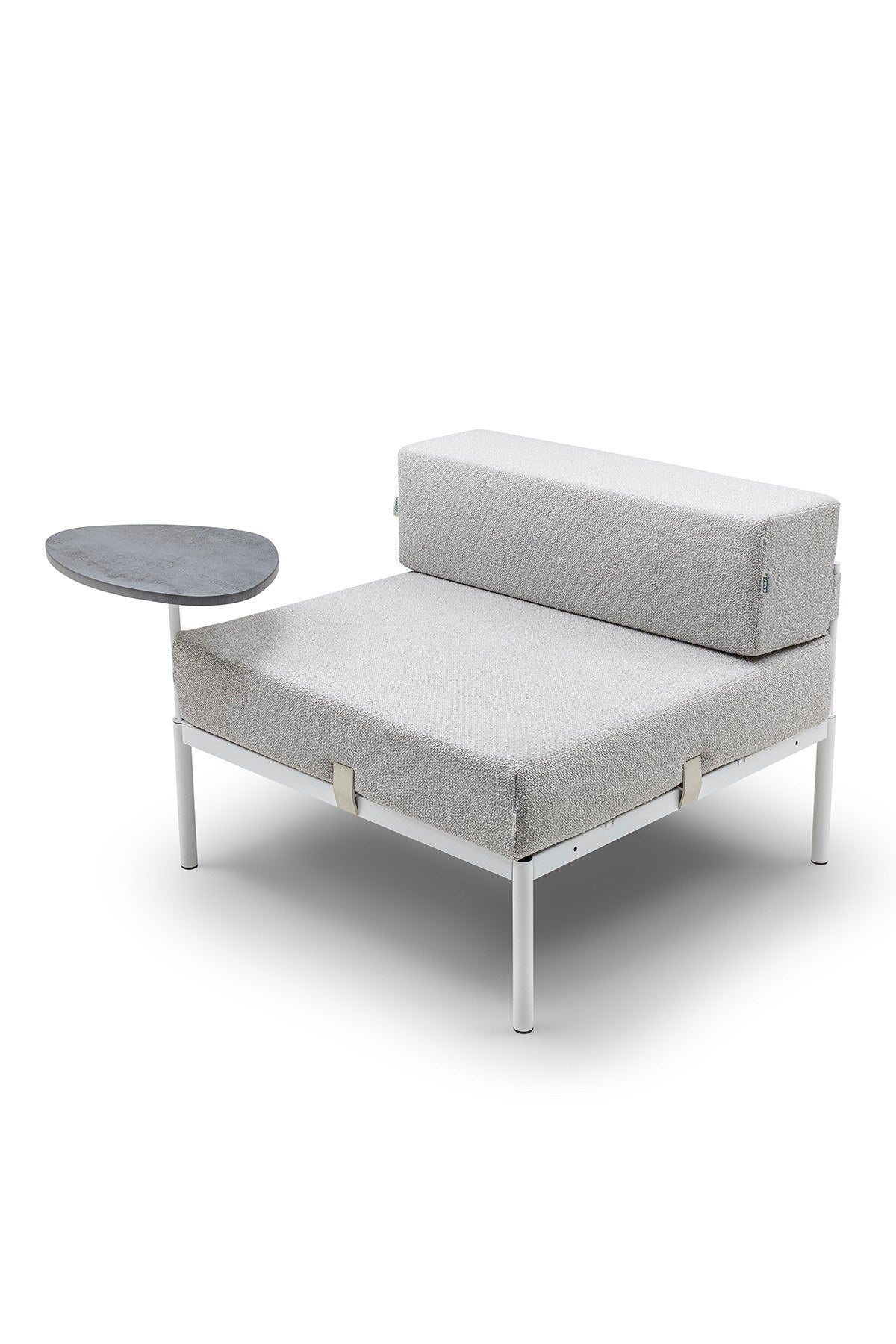Einzelnes Sofa-Modul mit Beistelltisch in Weiss/Grau, Bouclé-Stoff, Metallbeine, gepolsterte Sitzfläche und Rückenlehne aus Flex-Schaumstoff.