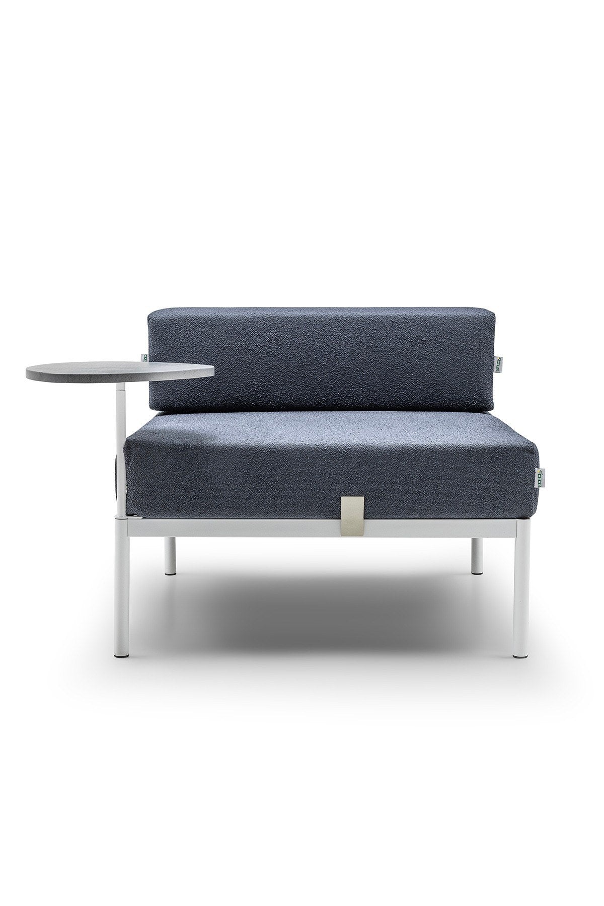 Foto eines 1-Sitzer-Sofamoduls von Hanah Home in Weiss und Marineblau mit Bouclé-Stoffbezug, Metallbeinen und gepolsterter Rückenlehne.