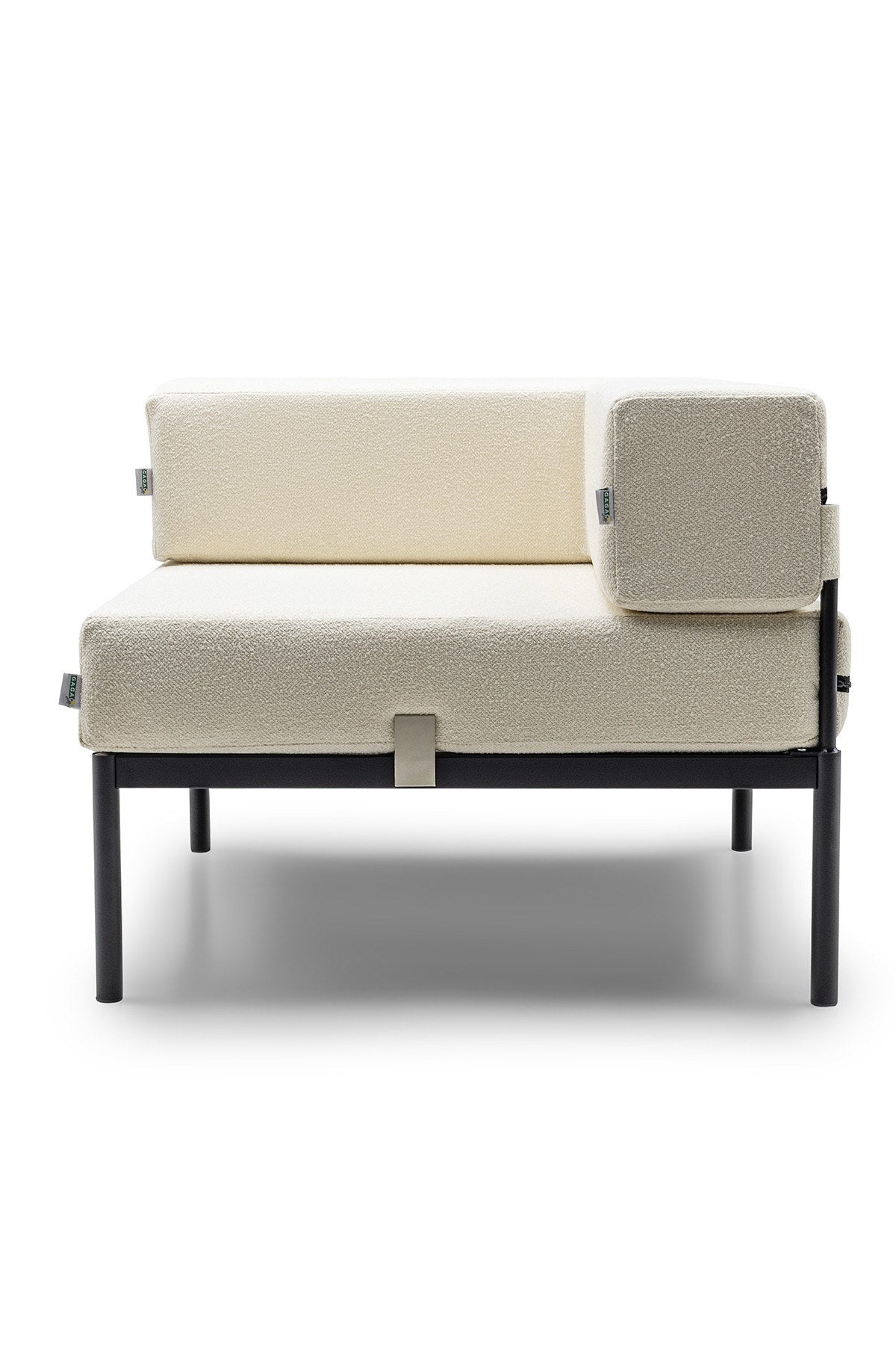 Eckmodul in Schwarz und Creme von Hanah Home mit Bouclé-Stoff, Metallgestell und verstellbarer Rückenlehne, Seitenansicht des Sitzmöbels.