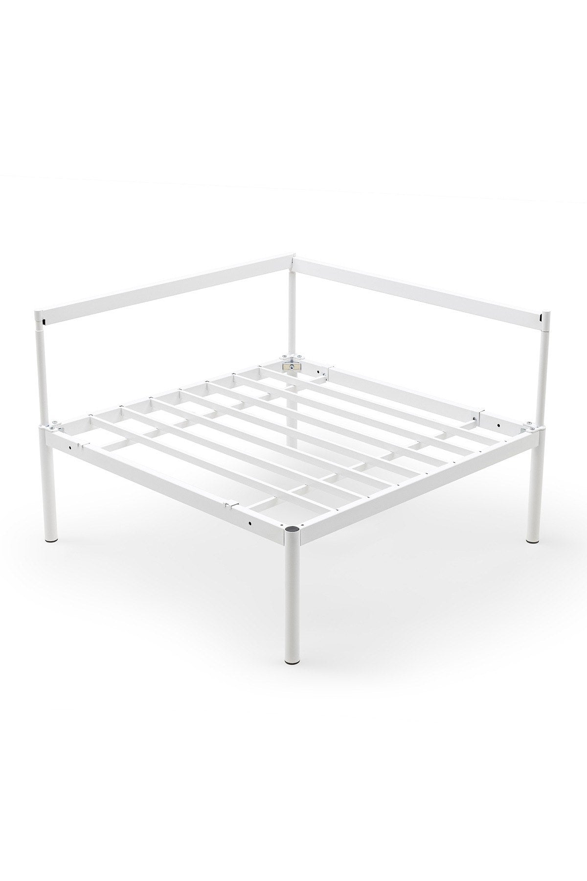 Eckmodul in Weiss/Creme von Hanah Home mit Bouclé-Stoff, Metallbeinen und verstellbarer Rückenlehne, Sitzfläche in Eckform.