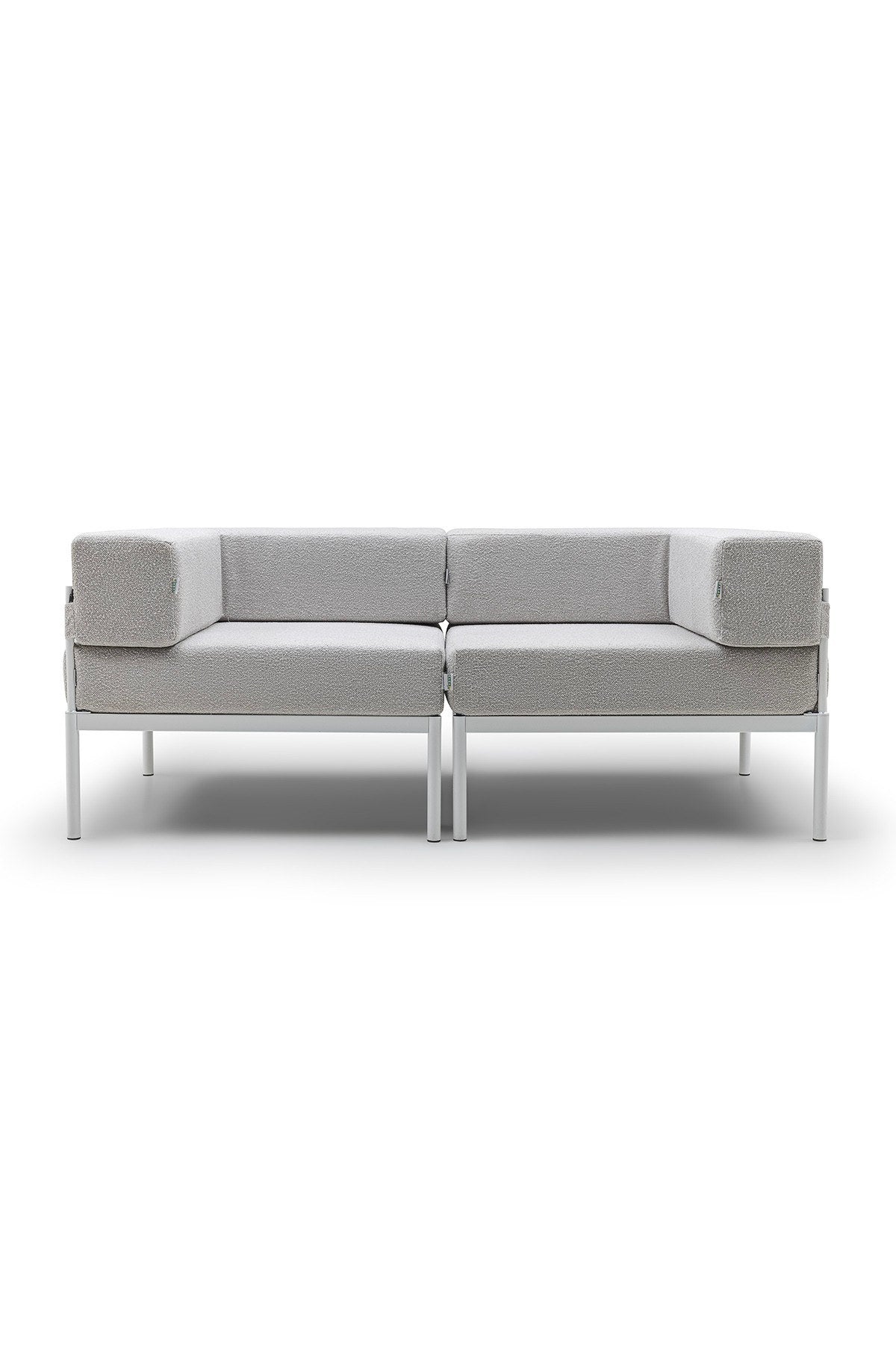 2-Sitzer-Sofa in Weiss / Grau von Hanah Home mit Bouclé-Bezug, Metallgestell und schlanken Metallbeinen, abnehmbare Sitzkissen sichtbar.