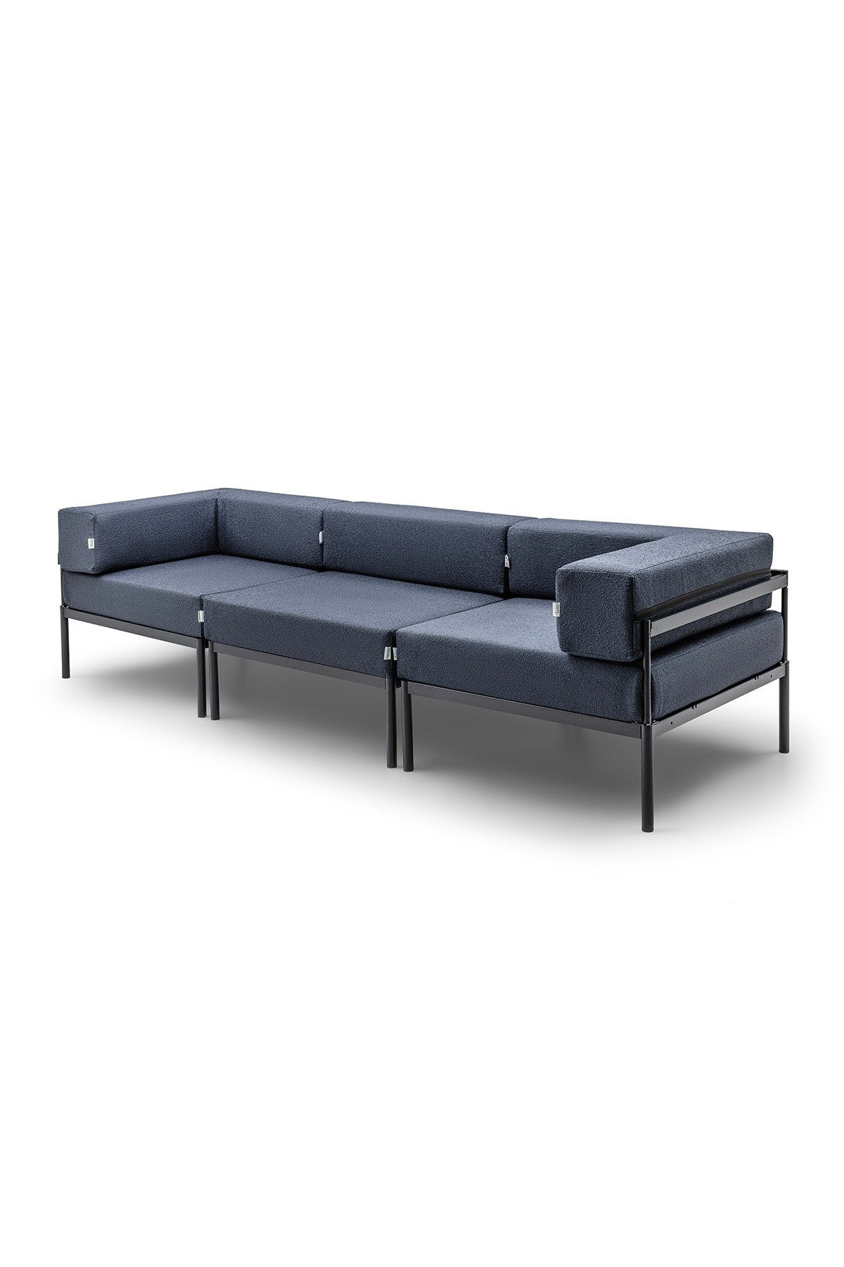 3-Sitzer-Sofa von Hanah Home in Schwarz und Marineblau aus Bouclé-Stoff mit Metallbeinen, Frontalansicht auf neutralem Hintergrund.