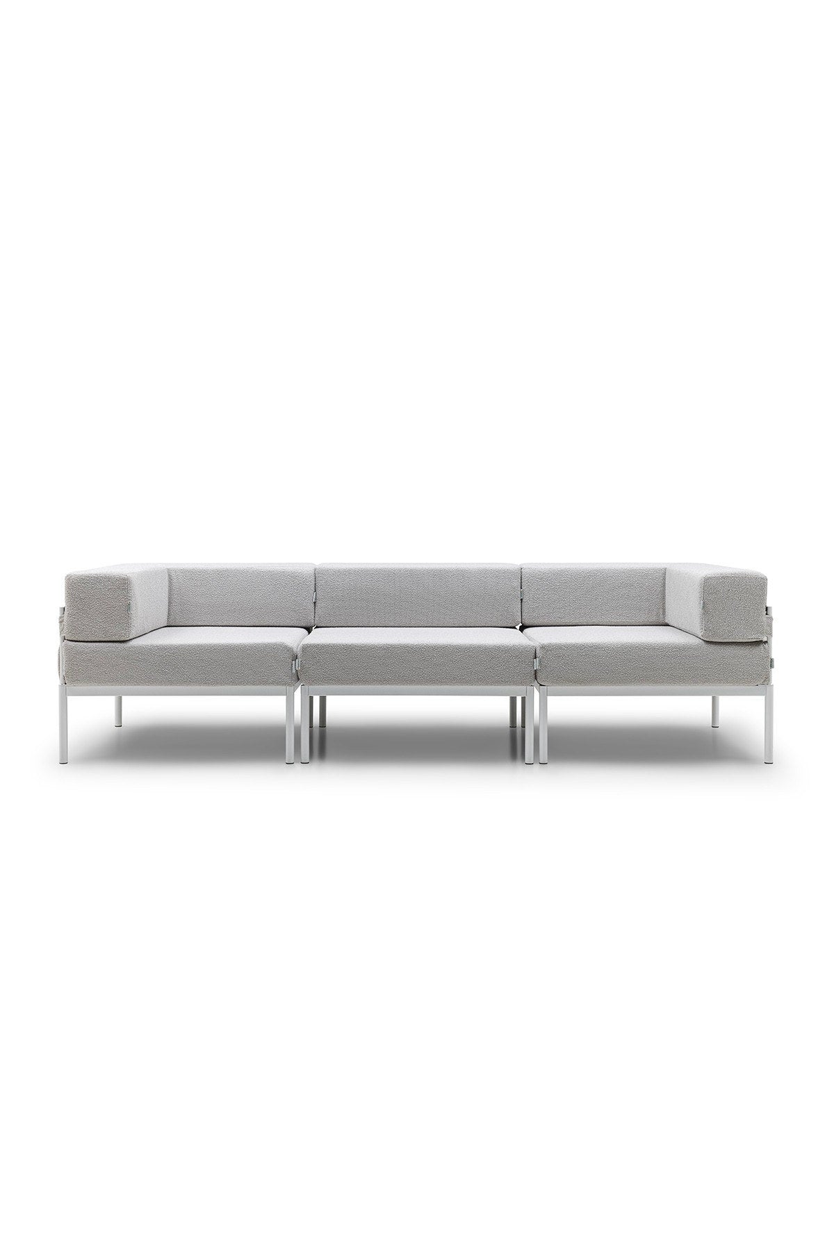 3-Sitzer-Sofa in Weiss/Grau mit Bouclé-Stoffbezug, Metallgestell und Metallbeinen, breite Sitzfläche mit gepolsterten Kissen, moderne Form.