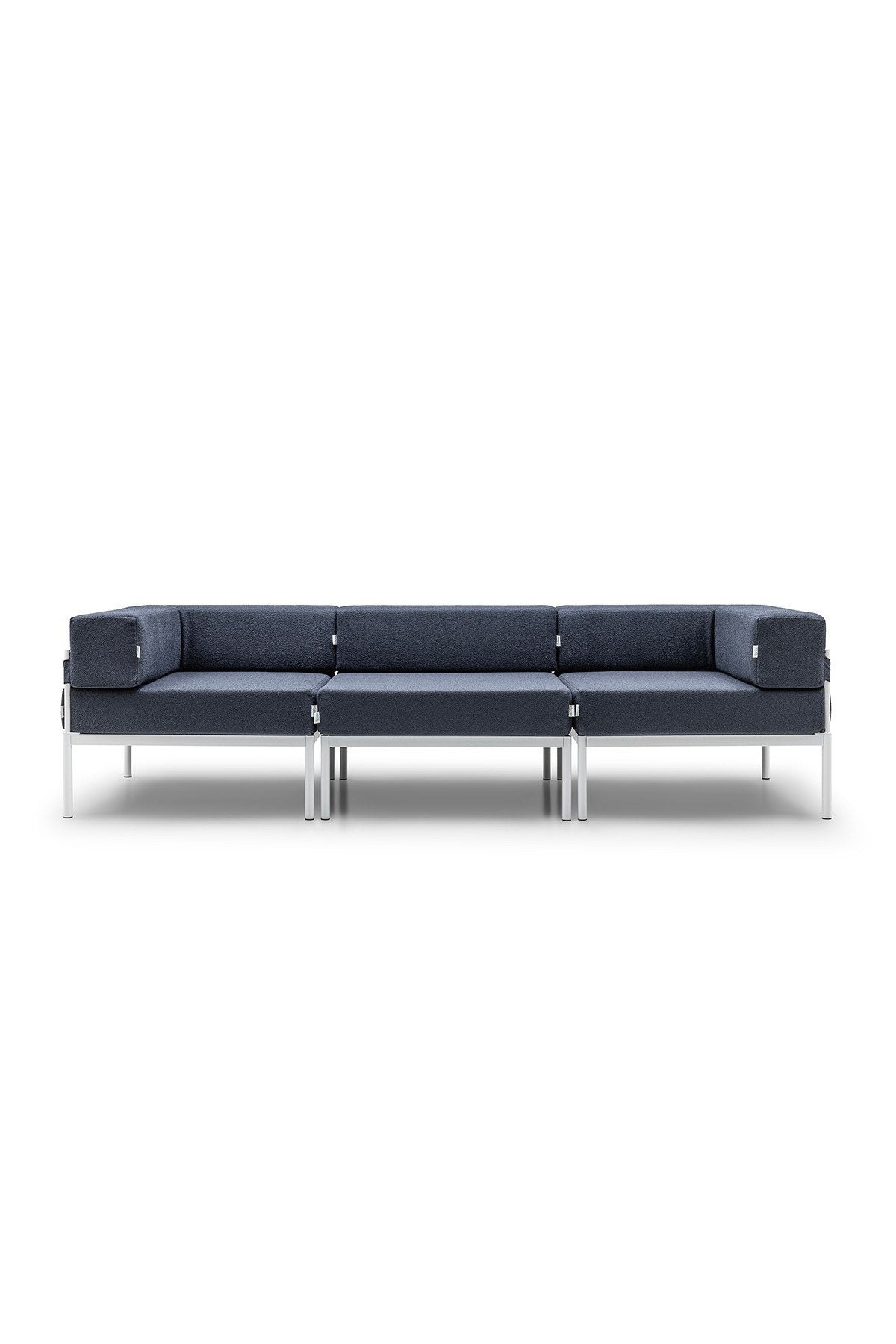 3-Sitzer-Sofa von Hanah Home in Weiss/Marineblau mit Bouclé-Stoff-Bezug, Metallgestell und Metallbeinen, Breite 270 cm, Tiefe 90 cm, Höhe 46 cm.