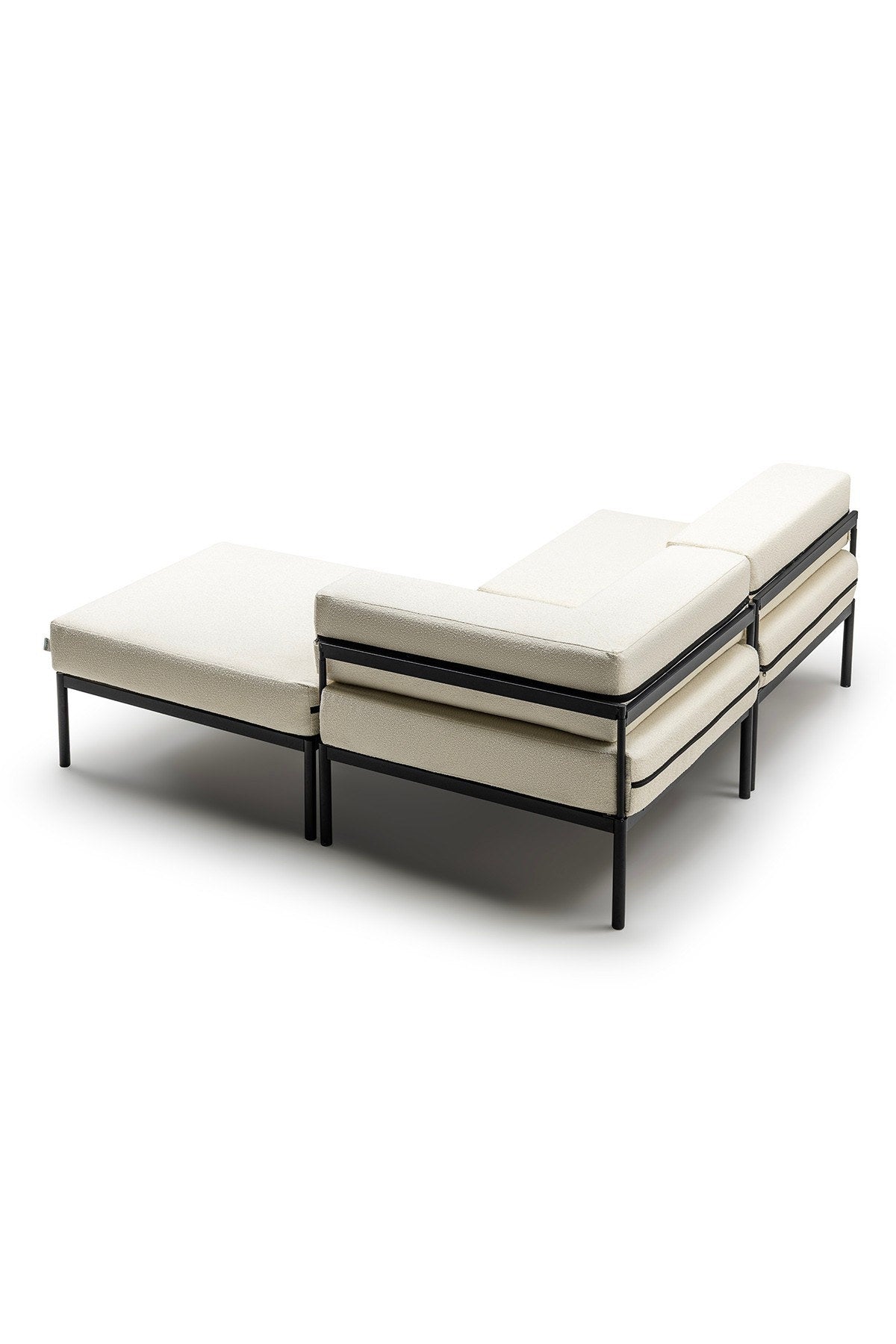 Ecksofa in Schwarz und Creme mit Bouclé-Stoff, Metallgestell und Metallbeinen, abnehmbare Sitzkissen, Grösse 180 x 180 cm.