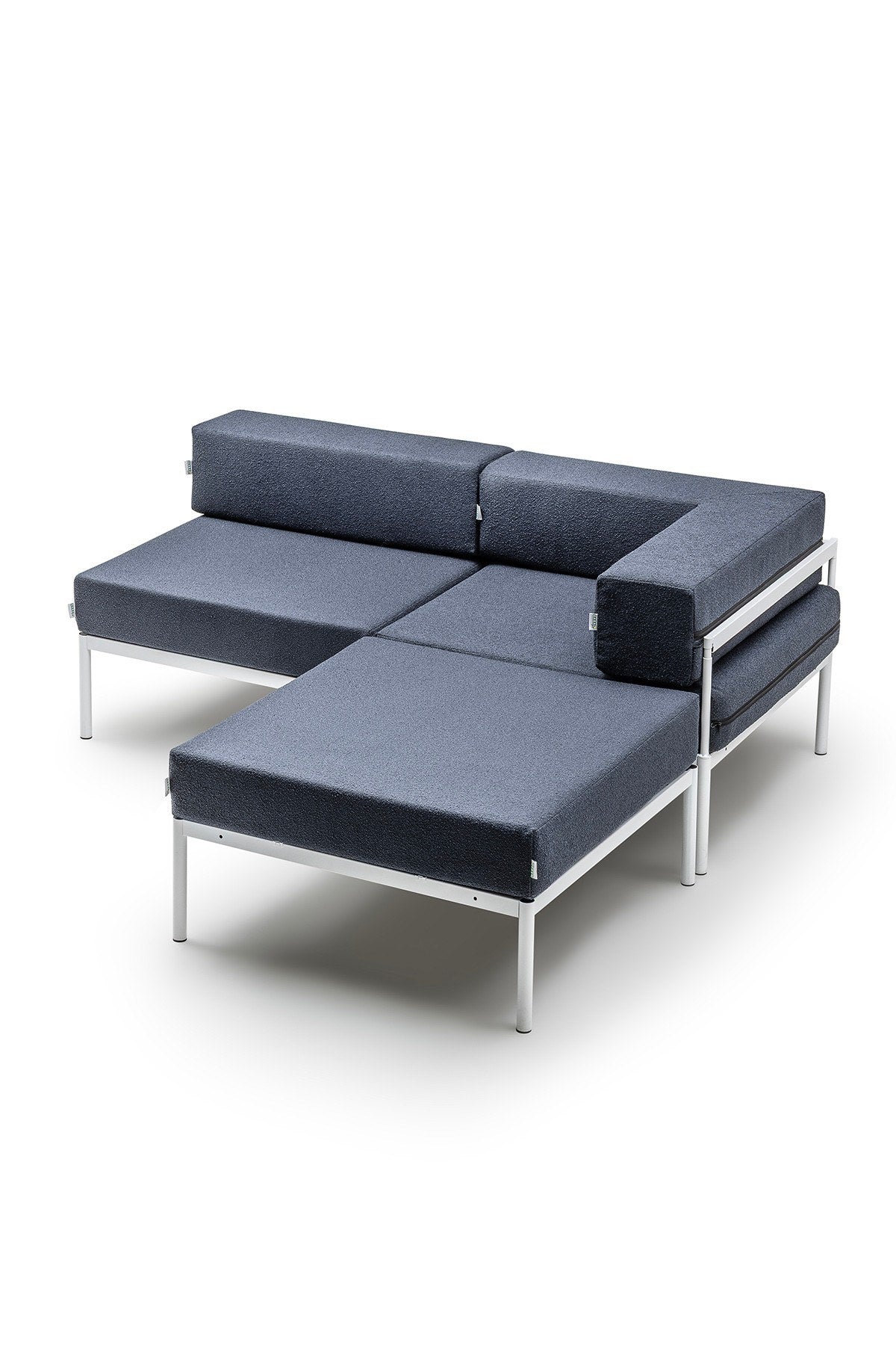 Ecksofa Corner Set 180 von Hanah Home in Weiss und Marineblau, Bouclé-Stoff, Metallgestell mit Metallbeinen, verstellbare Rückenlehne, Wohnzimmer-Ansicht.