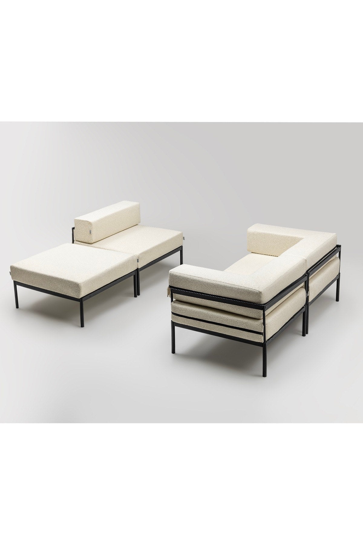 Ecksofa Corner Set 270 von Hanah Home in Schwarz und Creme, Bouclé-Stoffbezug, Metallbeine, verstellbare Rückenlehne und abnehmbare Sitzkissen.