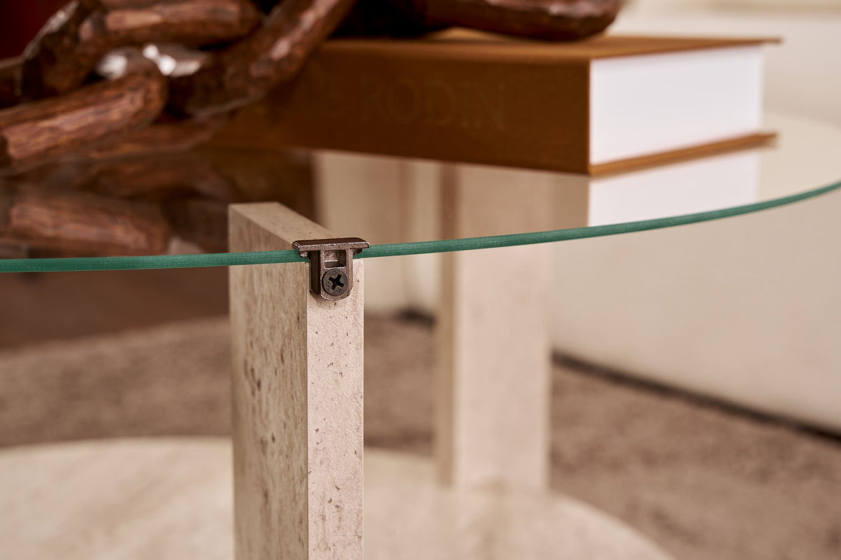 Clara Sofatisch - Travertin Transparent in Travertin Transparent präsentiert im Onlineshop von KAQTU Design AG. Couchtisch ist von Nordure