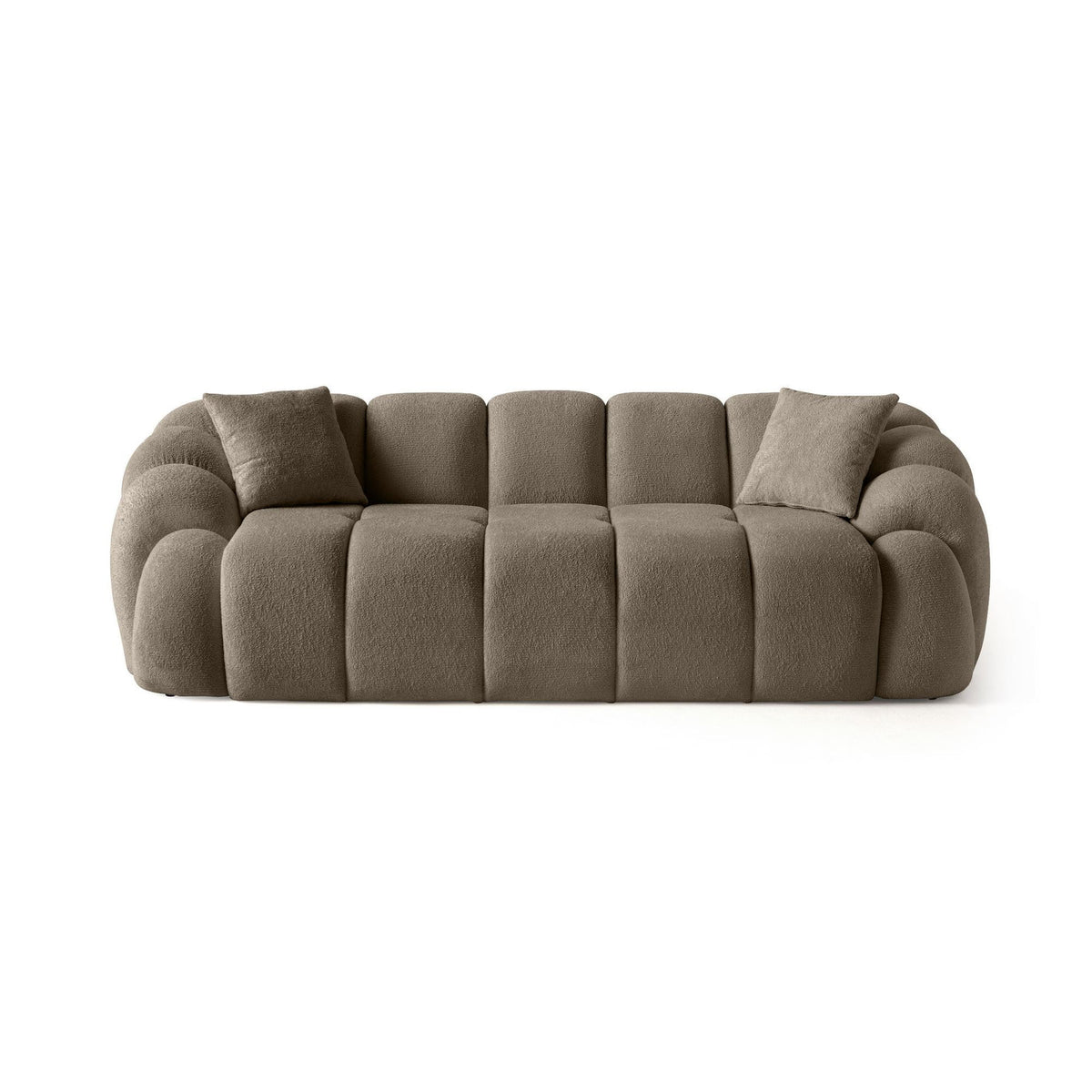 Braunes 3-Sitzer Sofa Octavio von Hanah Home mit Polyesterbezug in Venus-Struktur, Kunststoffbeinen und abnehmbarem Rückenkissen.