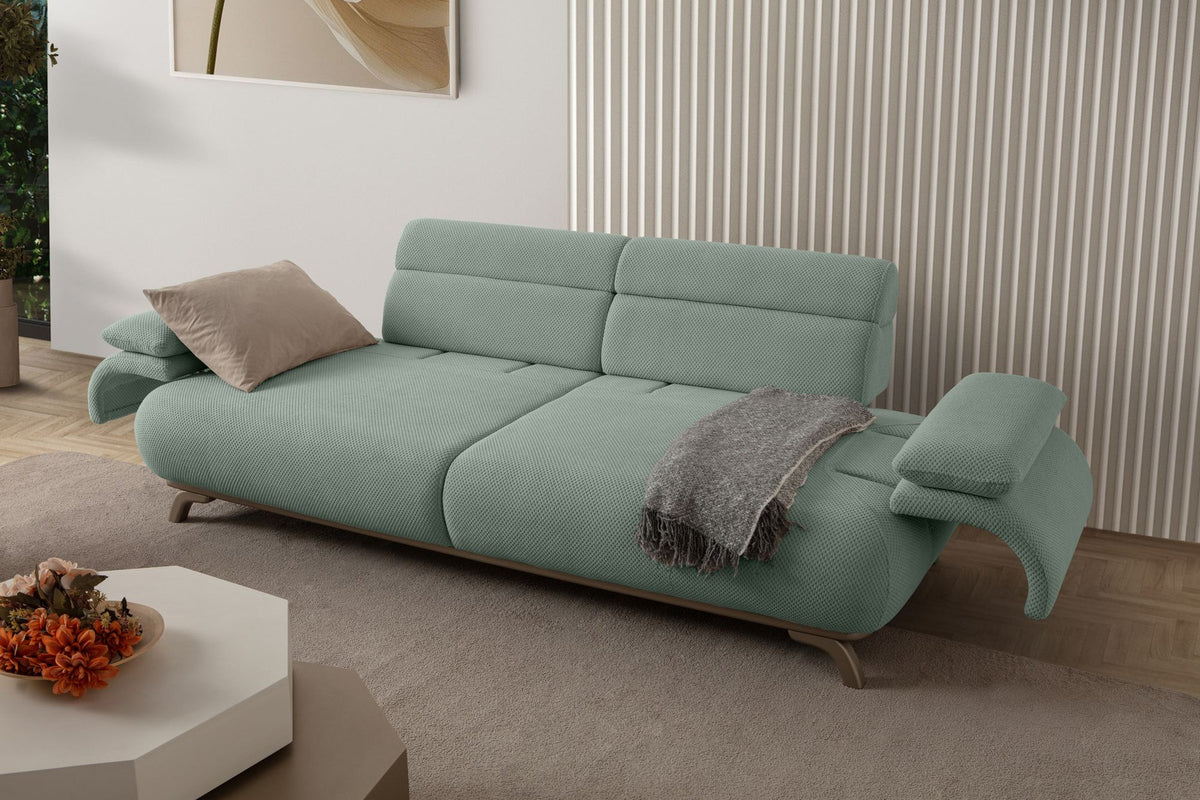 Seegrünes 3-Sitzer-Sofa Bonjo Silver von Hanah Home mit Polyesterbezug, Holzbeinen und zwei losen Kissen, Frontalansicht des Möbelstücks.