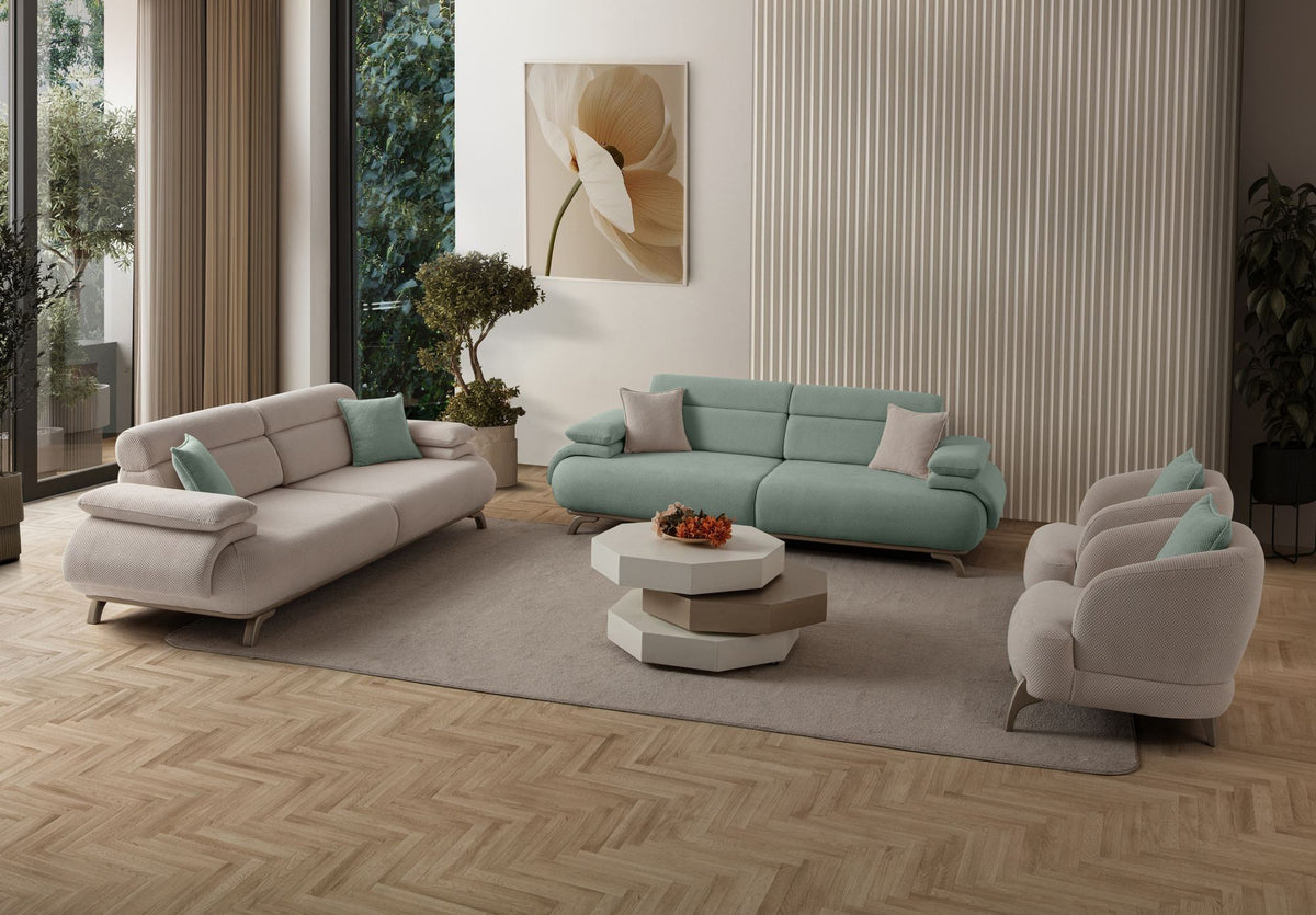 Seegrünes 3-Sitzer-Sofa Bonjo Silver von Hanah Home mit Polyesterbezug, Holzbeinen und zwei losen Kissen, Frontalansicht des Möbelstücks.