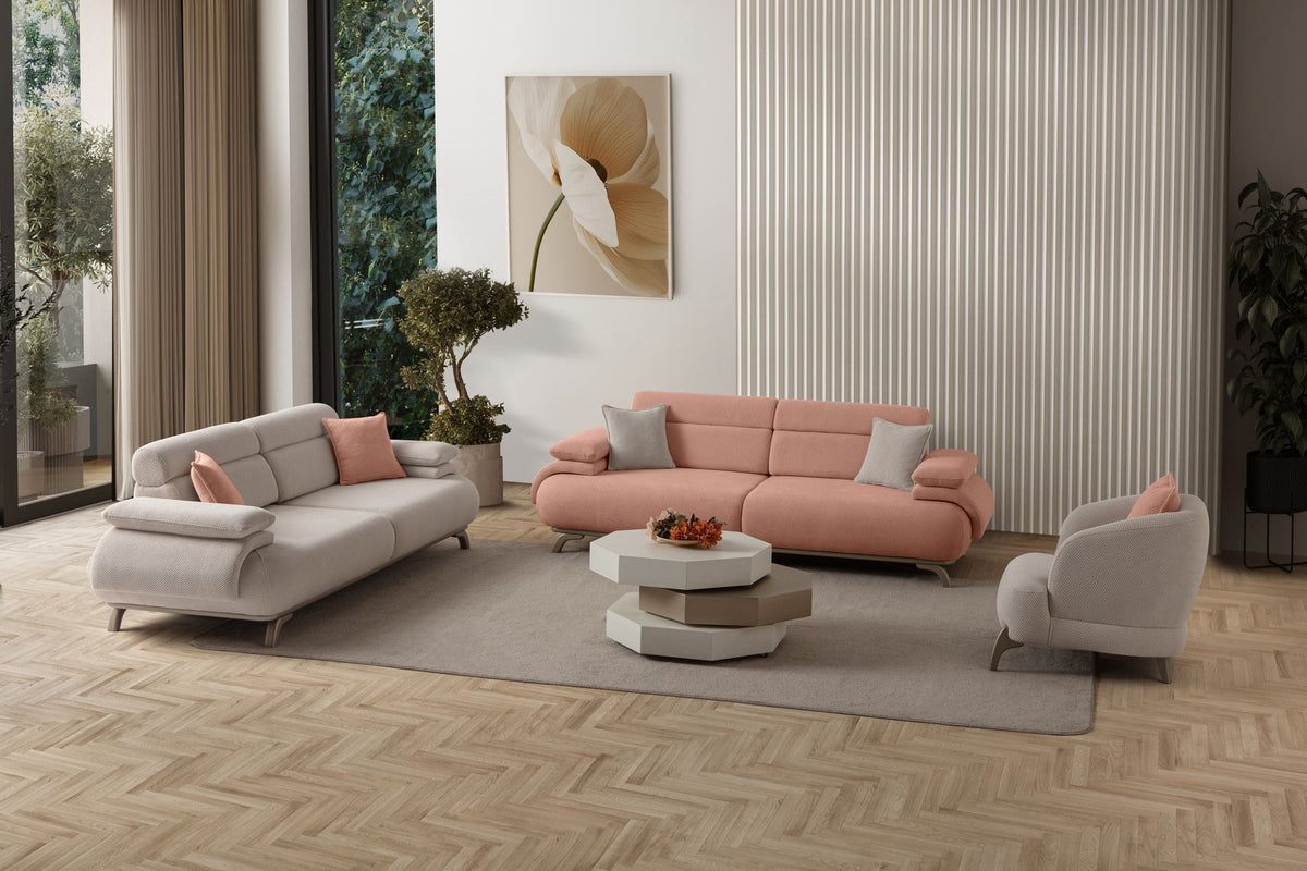 Puderfarbenes 3-Sitzer-Sofa Bonjo Silver mit Polyester-Bezug, Holzbeinen und abnehmbarem Rückenkissen, zwei Zierkissen auf der Sitzfläche.