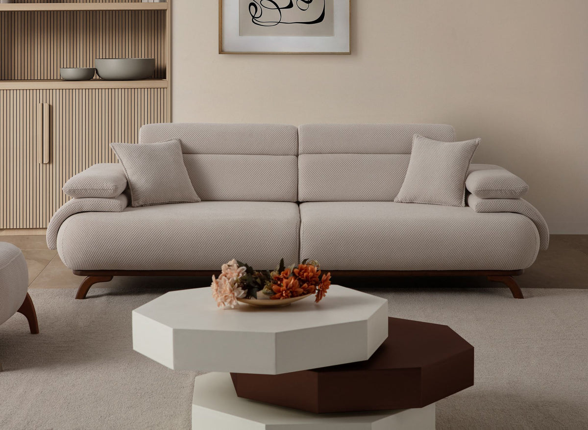 Beiges 3-Sitzer Sofa mit Polyester-Bezug in Tuna-Struktur, Holzbeinen und abnehmbarem Rückenkissen, Gestell aus Hainbuche und Spanplatte.