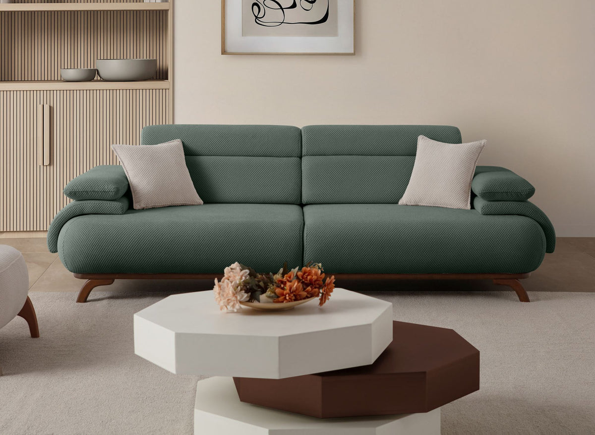 Grünes 3-Sitzer Sofa Bonjo aus Polyesterstoff mit Holzbeinen, Gestell aus Hainbuche, zwei Kissen, Rückenkissen abnehmbar.