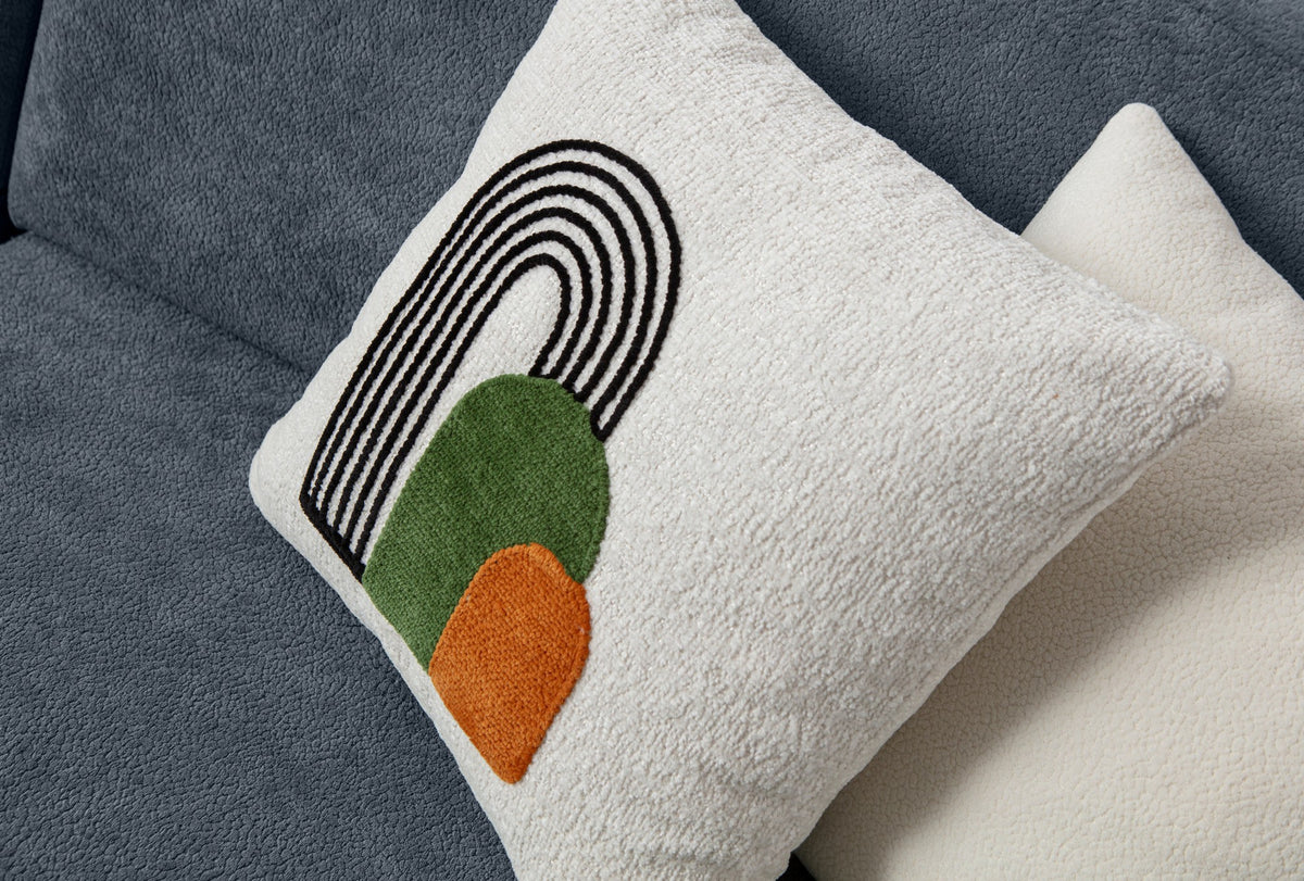 Blaues 3-Sitzer Schlafsofa Aries von Hanah Home mit Coco-Boucle-Stoff, Holzbeinen und drei Kissen, Frontalansicht im Wohnraum.