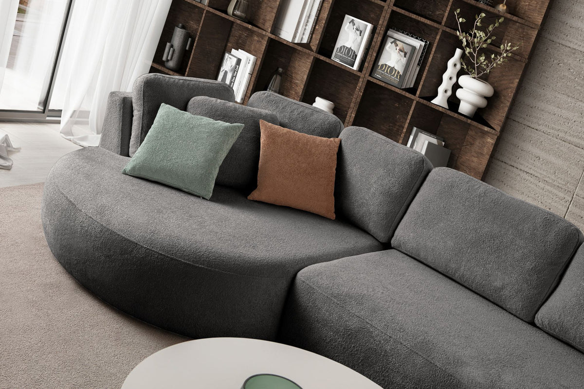 Anthrazitfarbenes Ecksofa Venezia links mit Lounge-Modul, 2-Sitzer-Modul, Kunststoffbeinen und neun Kissen, Polyesterstoff.