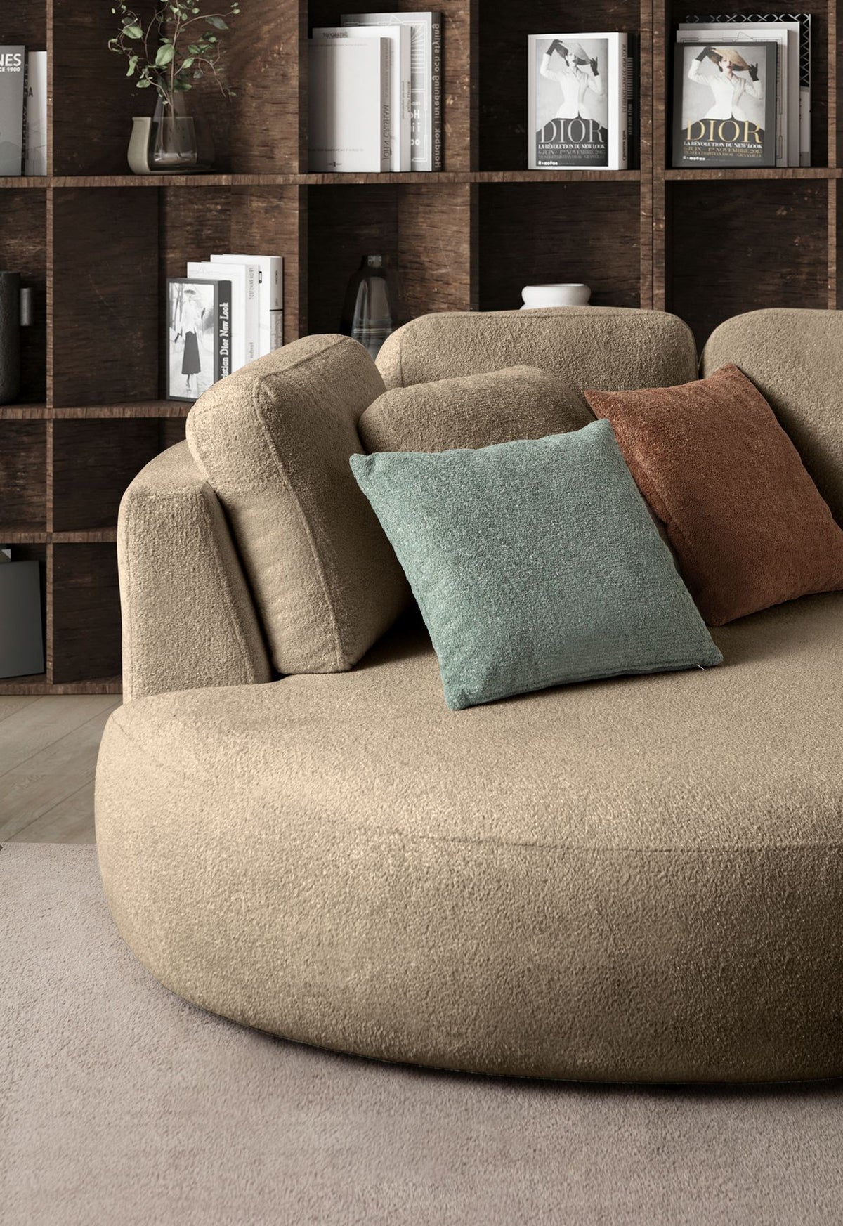 Braunes Ecksofa Venezia von Hanah Home mit Polyesterbezug, Hainbuchen-Gestell, sichtbaren Kunststoffbeinen und neun losen Kissen im Lounge-Modul.