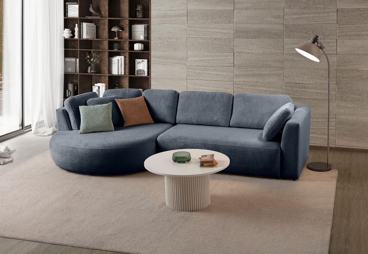 Marineblaues Ecksofa Venezia mit Polyesterbezug, Hainbuchen-Gestell, Kunststoffbeinen und neun losen Kissen, Loungemodul links.