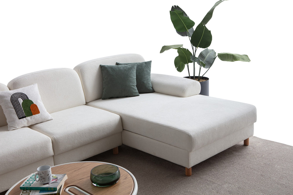 Weisses Eck-Schlafsofa Aries Relax Joker mit Coco-Boucle-Stoff, Holzbeinen und integrierter Aufbewahrungstruhe, rechte Ausführung, Ansicht von vorne.