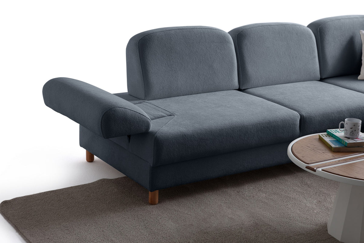 Eck-Schlafsofa Aries in Marineblau mit Coco-Boucle-Stoffbezug, Holzbeinen und Kissen, rechte Ausführung, Sitz- und Liegefläche sichtbar.
