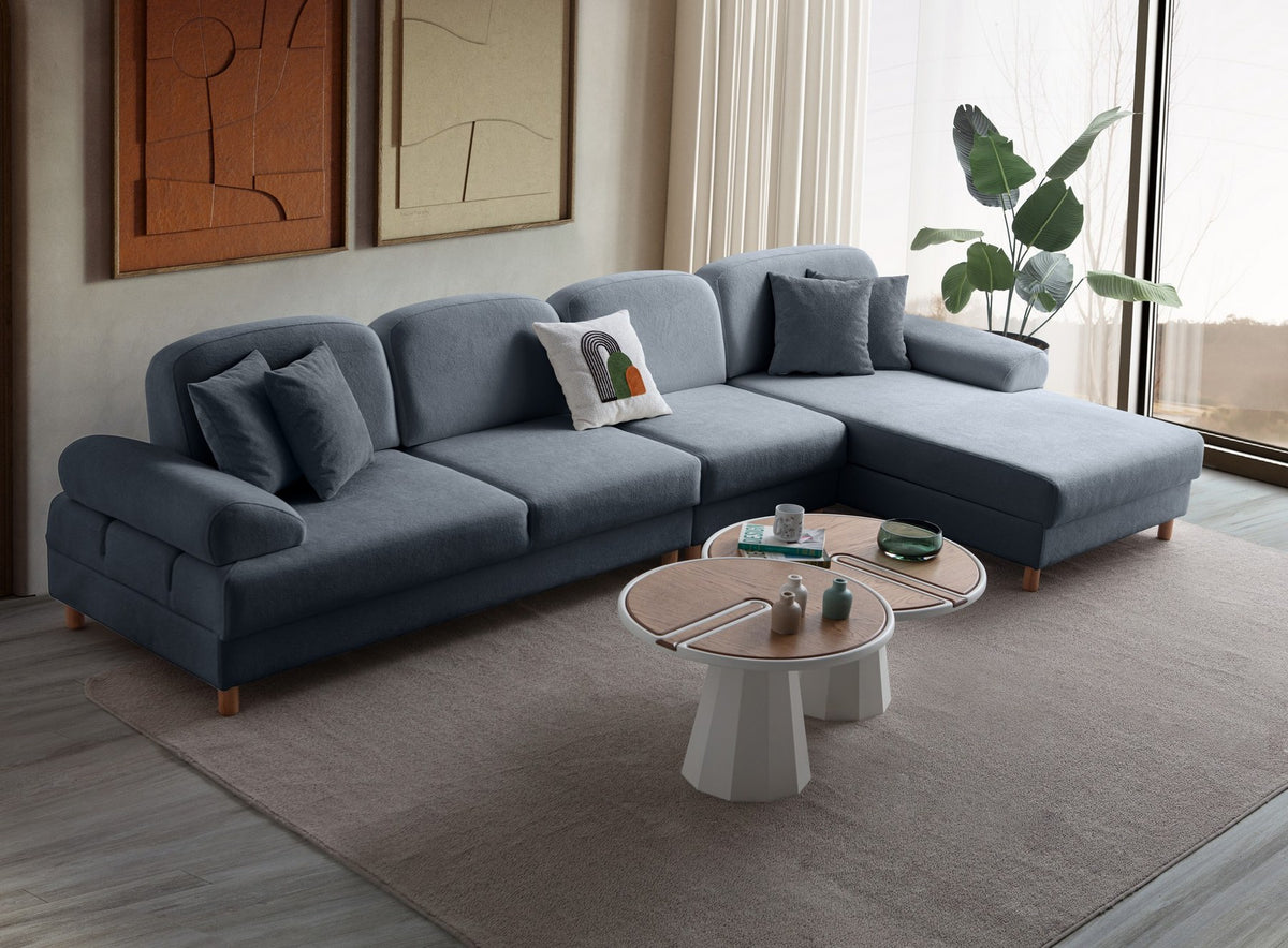 Marineblaues Eck-Schlafsofa Aries Relax Joker von Hanah Home mit Coco-Boucle-Stoffbezug, Holzbeinen und ausklappbarer Liegefläche.