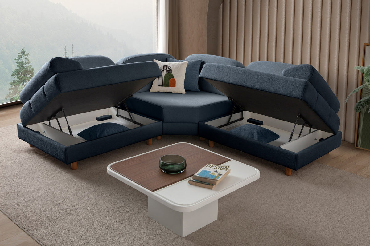 Marineblaues Eck-Schlafsofa Aries Modular S von Hanah Home mit Coco-Boucle-Stoff, Holzbeinen und integrierter Aufbewahrungsbox, aufgenommen im Wohnraum