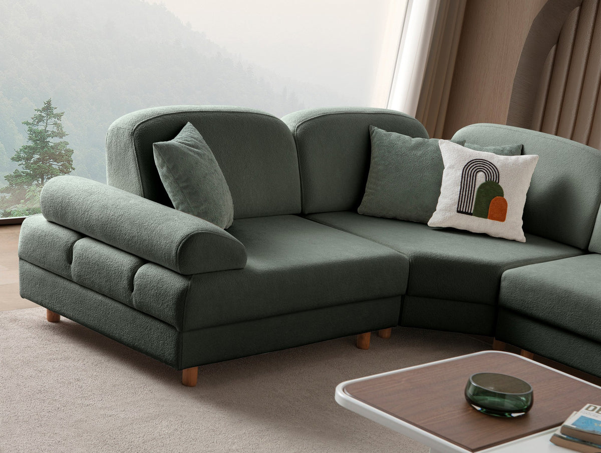 Grünes Eck-Schlafsofa Aries Modular S von Hanah Home mit Coco-Boucle-Stoffbezug, Holzbeinen und integrierter Truhe für Stauraum.