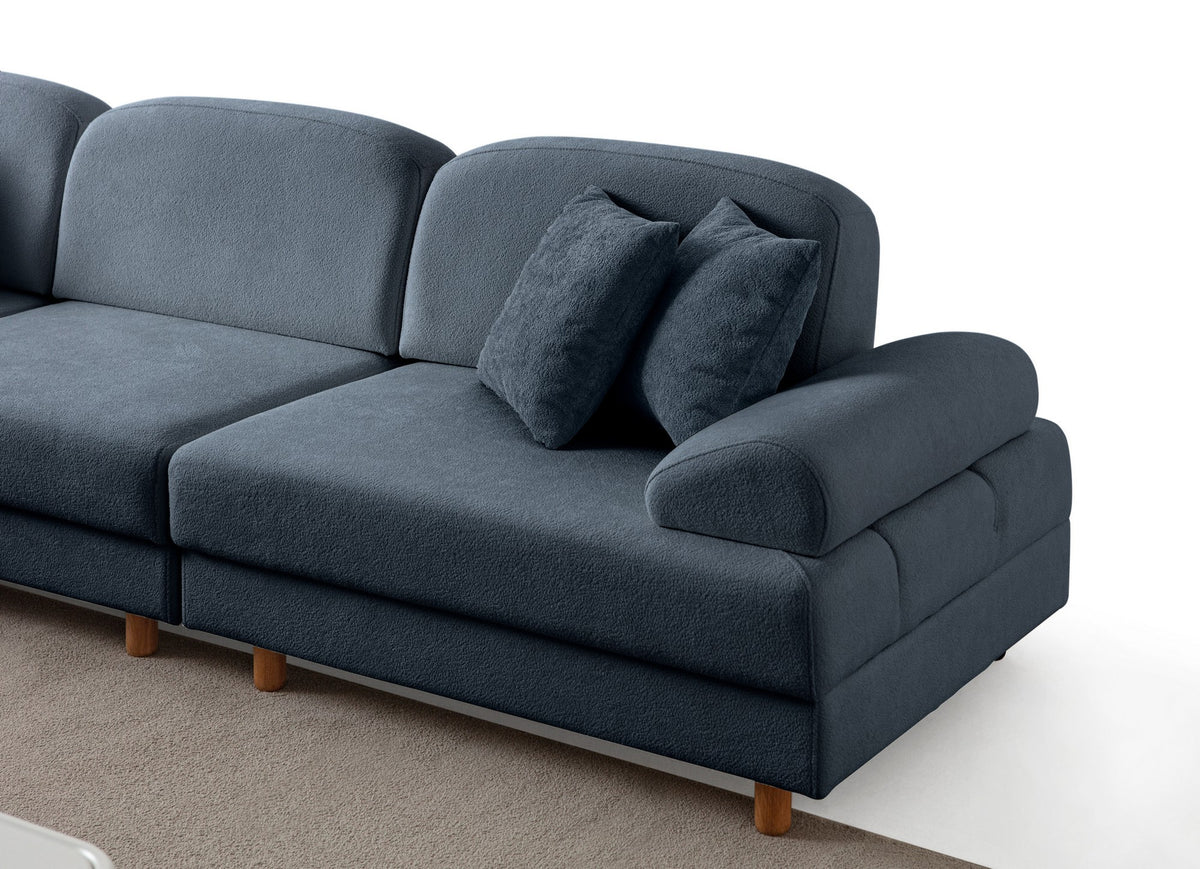 Marineblaues Eck-Schlafsofa Aries Modular M von Hanah Home mit Coco-Boucle-Stoffbezug, Holzbeinen und ausklappbarer Liegefläche.