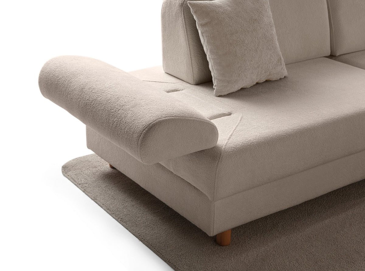 Eck-Schlafsofa Aries Modular M in Milchkaffee mit Boucle-Stoffbezug, Holzbeinen und sechs Kissen, modulare Sitzlandschaft.
