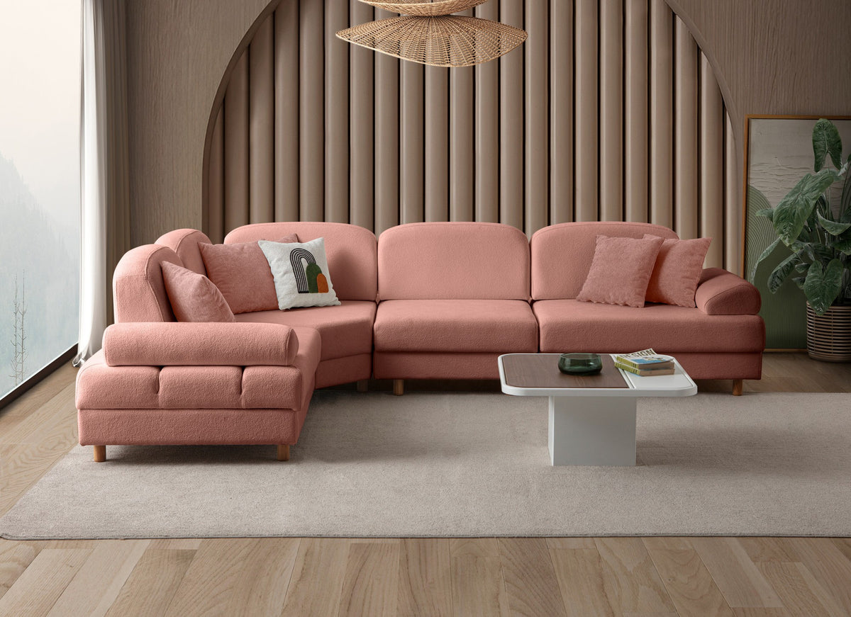 Eck-Schlafsofa Aries Modular M in Altrosa mit Coco-Boucle-Stoff, Holzbeinen und sechs Kissen, Gesamtansicht des Möbelstücks.