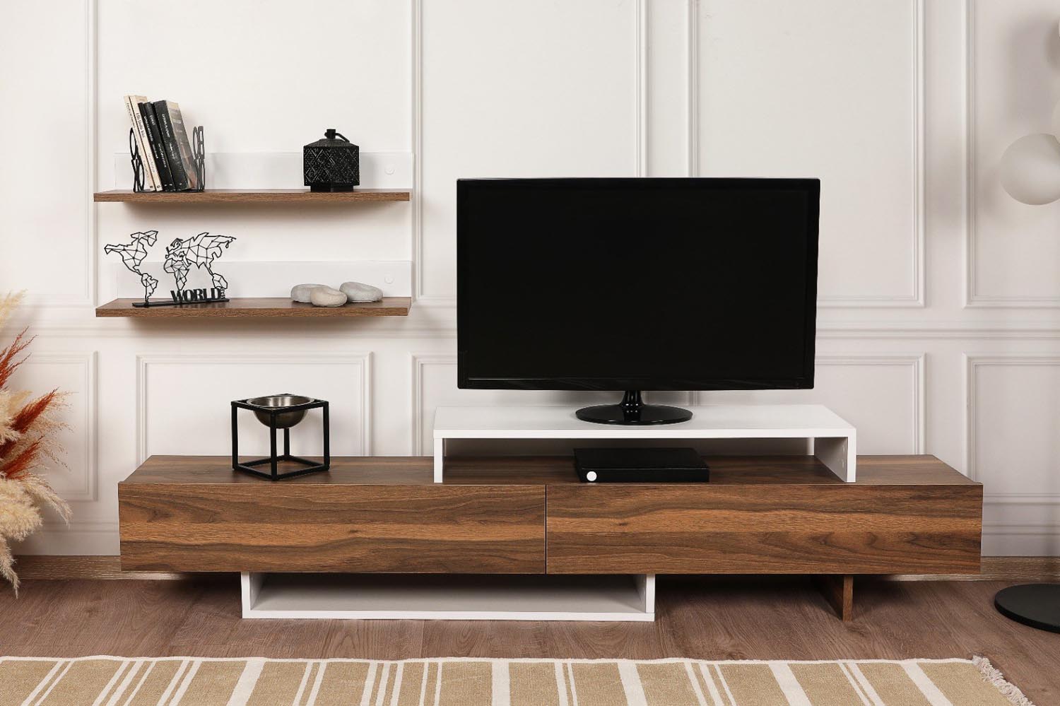 Nirvana - White, Teak in Weiss
 Teak präsentiert im Onlineshop von KAQTU Design AG. TV-Möbel ist von Hanah Home
