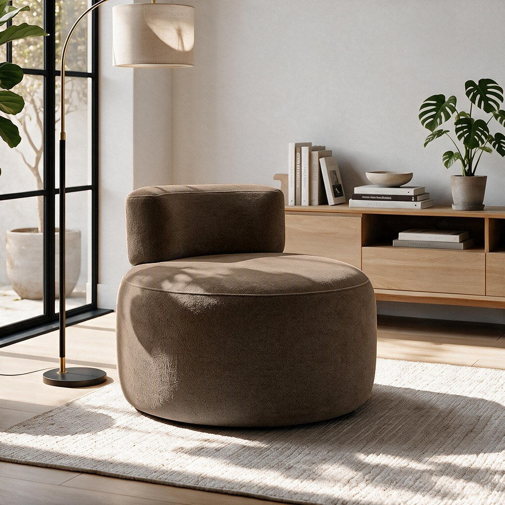 Ohrensessel Ellipse in Mokka von Hanah Home mit gestricktem Polyesterbezug, gepolsterter Sitzfläche und Kunststoffbeinen, Frontalansicht des Sessels.