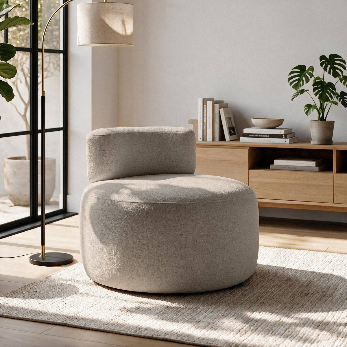 Ohrensessel Ellipse in Latte von Hanah Home, gestrickter Polyesterbezug, Schaumstoffpolsterung, Kunststoffbeine, Wing-Chair-Form.