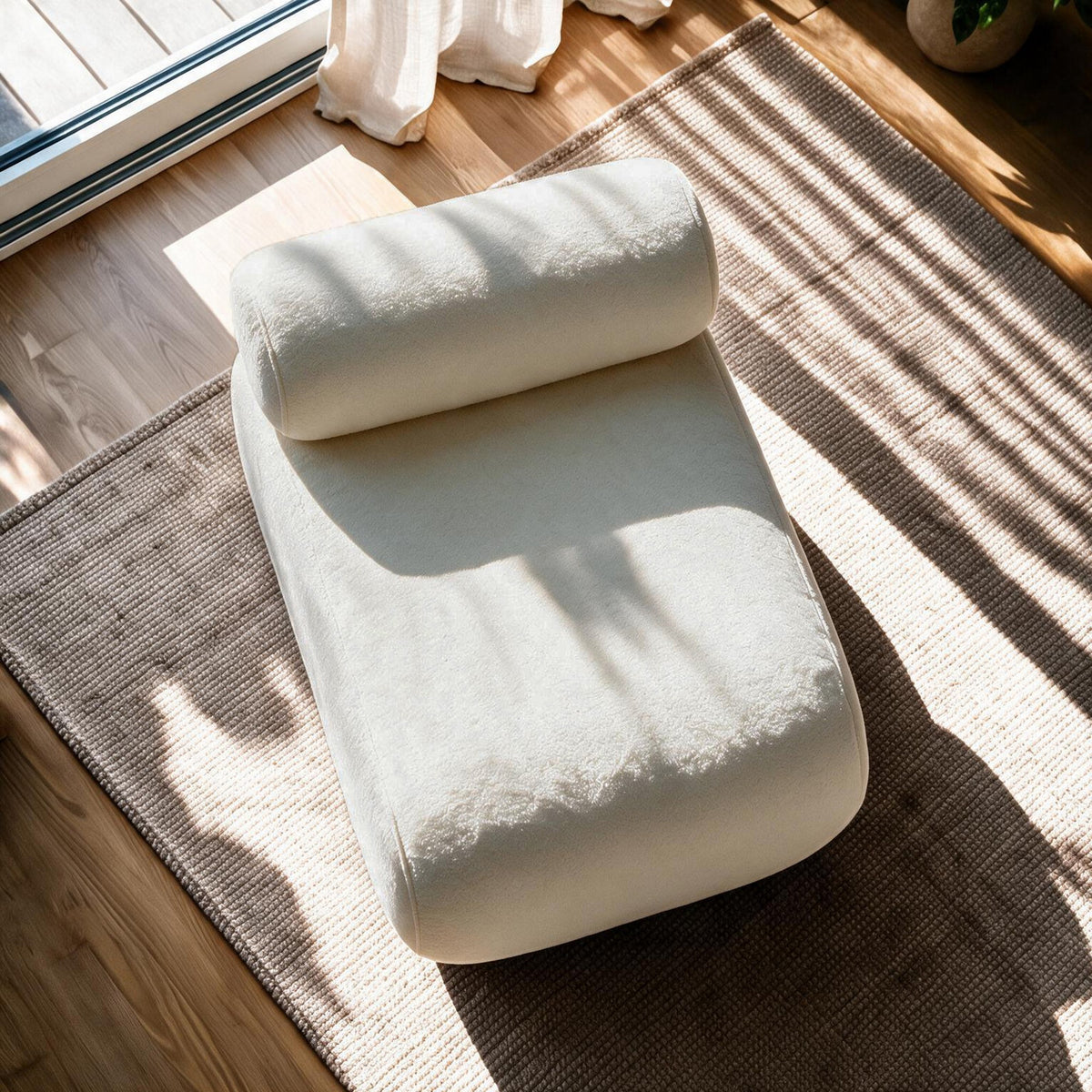 Off-White Ohrensessel Cosmo von Hanah Home mit gestricktem Polyesterbezug, Kunststoffbeinen und gepolsterten Armlehnen im Wohnraum