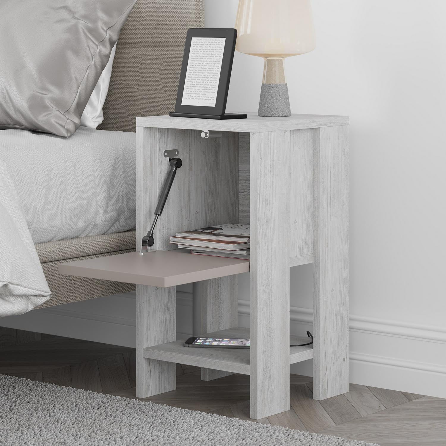 Ema - White, Light Mocha in Weiss
 Hell- Mokka präsentiert im Onlineshop von KAQTU Design AG. Nachttisch ist von Hanah Home