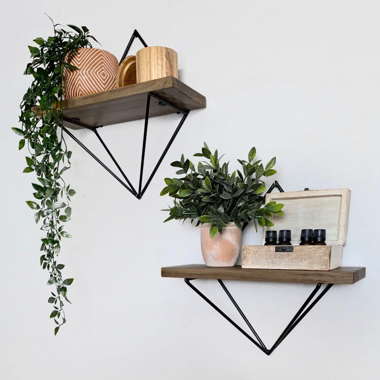 Wr046 in Walnuss Schwarz präsentiert im Onlineshop von KAQTU Design AG. Wandregal ist von Hanah Home