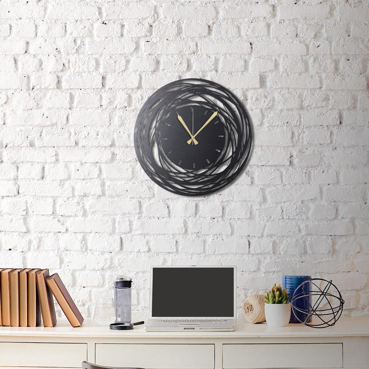 WATCH Wanduhr - Schwarz in Schwarz präsentiert im Onlineshop von KAQTU Design AG. Wanduhr ist von Wallity