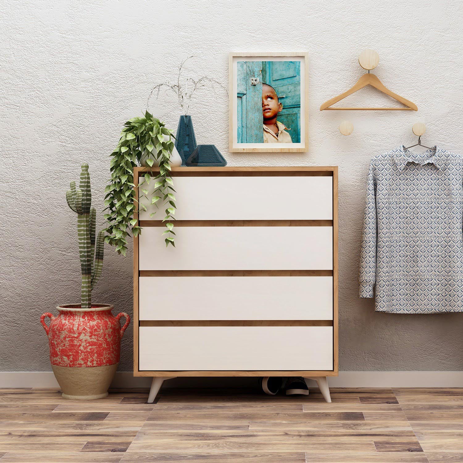 Entdecken Sie die elegante Suvera Kommode in Eiche Weiß von Hanah Home. Perfekt für stilvolle Ordnung in Ihrem Schlafzimmer!