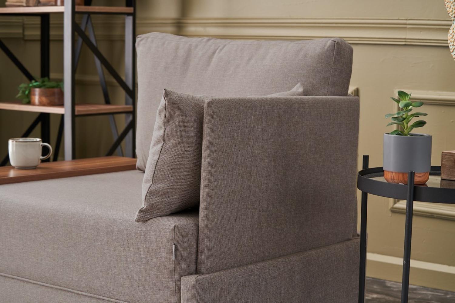 Fly Right - Beige v2 in Beige präsentiert im Onlineshop von KAQTU Design AG. Modulares Sofa ist von Atelier Del Sofa