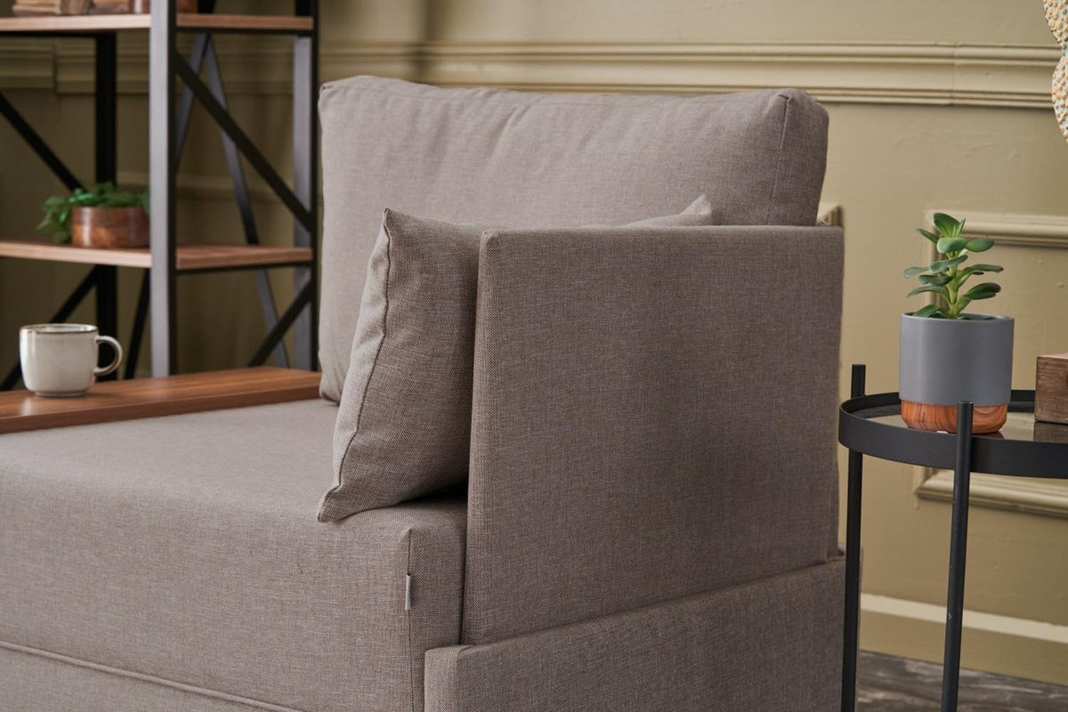 Fly Right Modulares Sofa - Beige in Beige präsentiert im Onlineshop von KAQTU Design AG. Modulares Sofa ist von Atelier Del Sofa