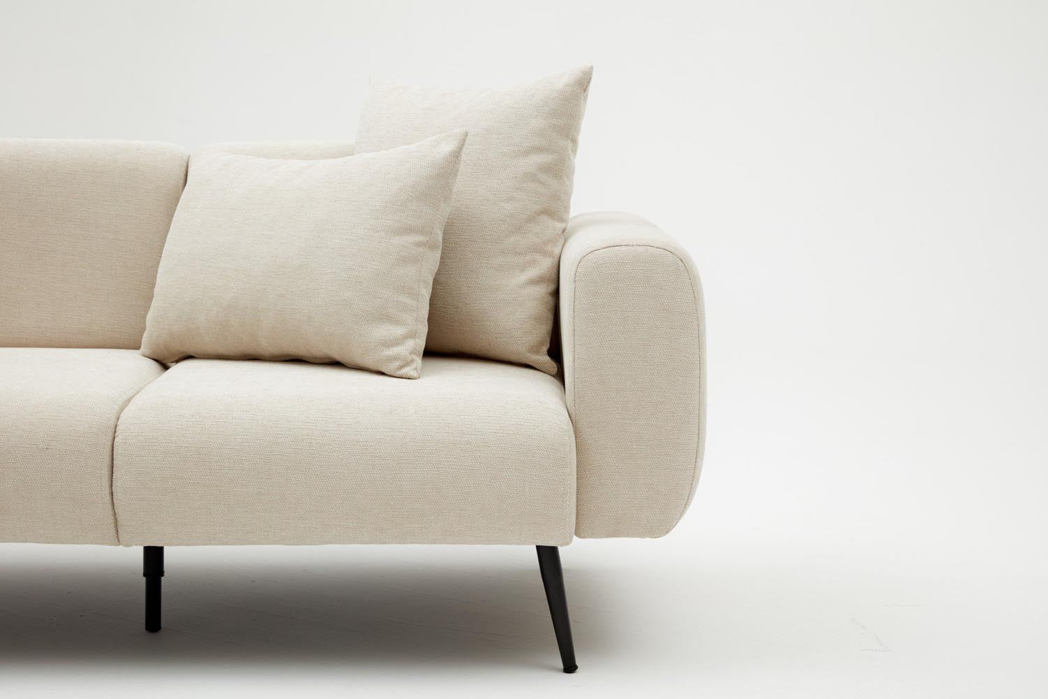Side - Cream in Sahne präsentiert im Onlineshop von KAQTU Design AG. 2er Sofa ist von Atelier Del Sofa