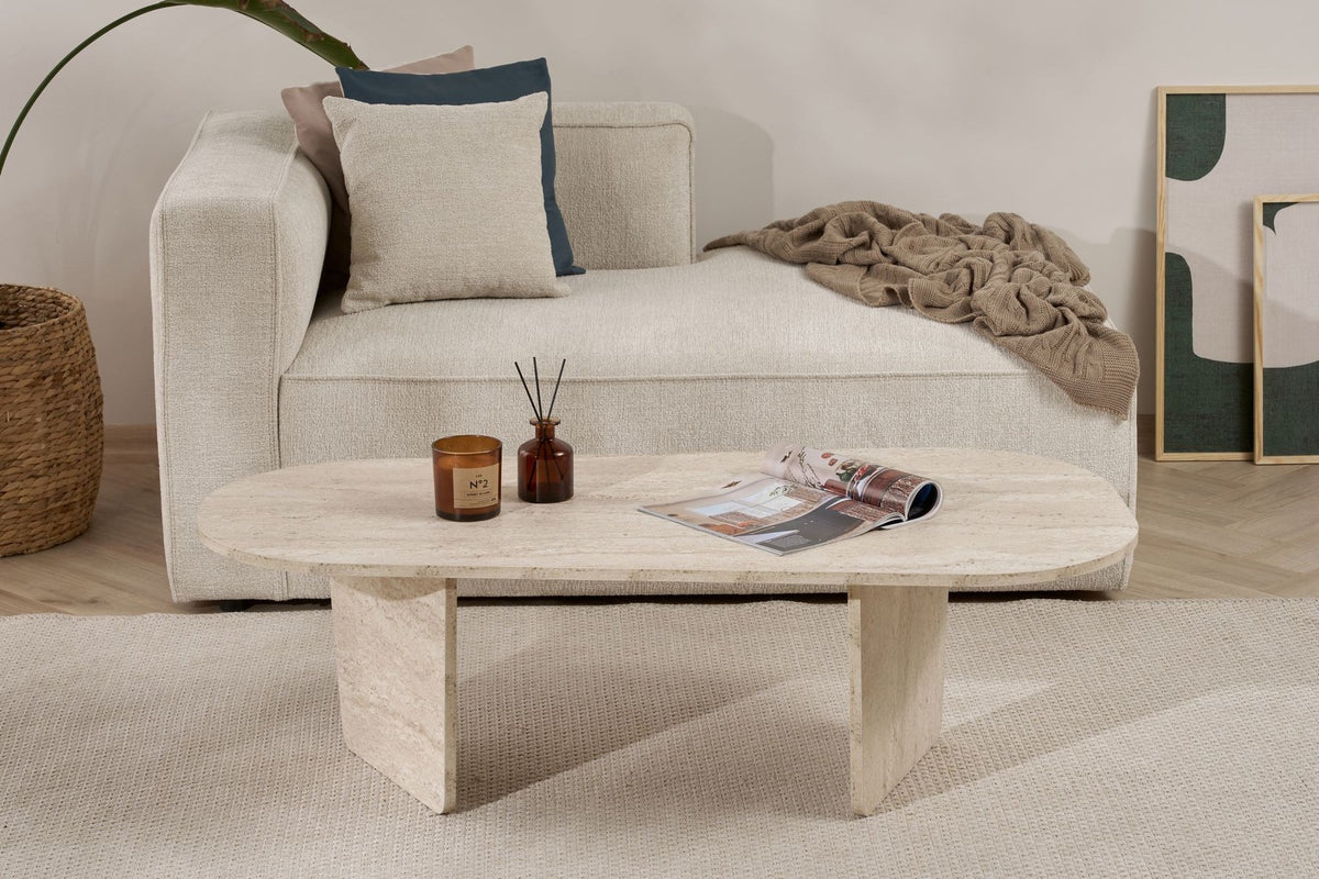 Ovaler Couchtisch aus melaminbeschichteter Spanplatte in Travertin-Farbe, Masse 130 x 65 x 40 cm, Hersteller Nordure.